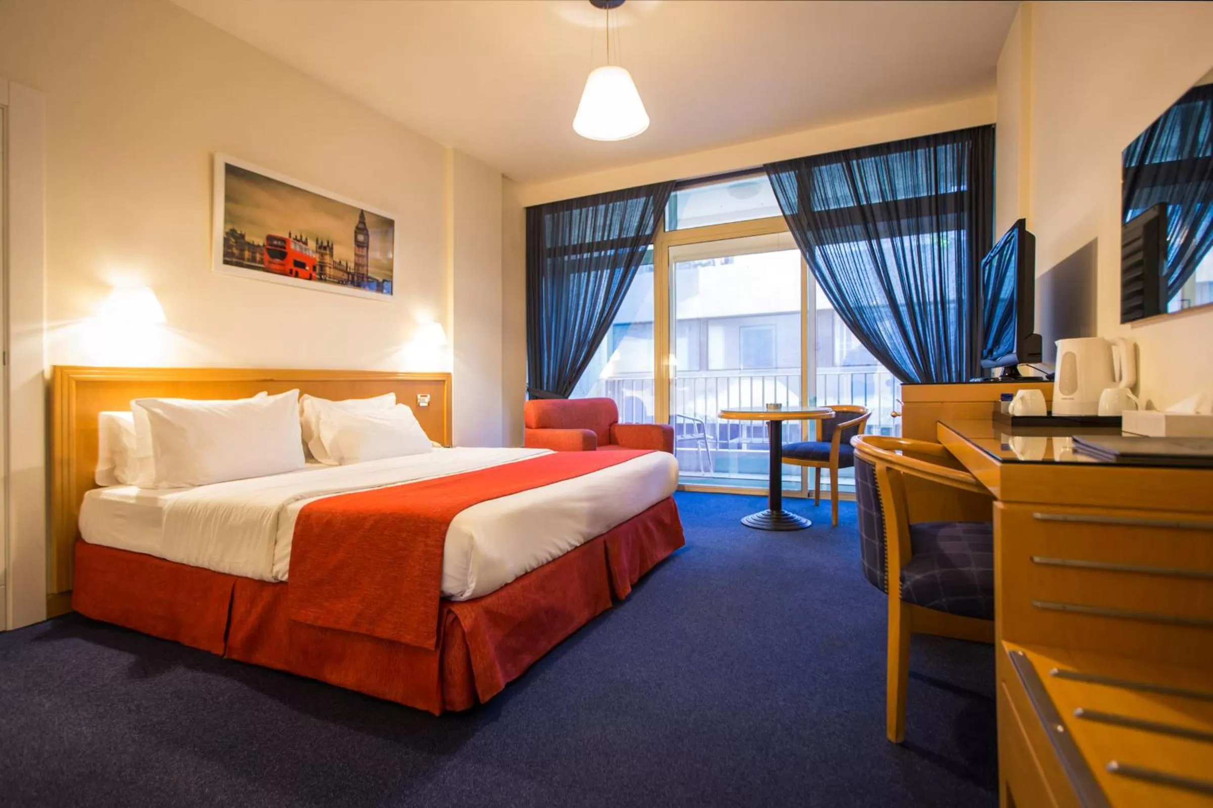 Photo of the whole room, Bed in Hotel Cavalier