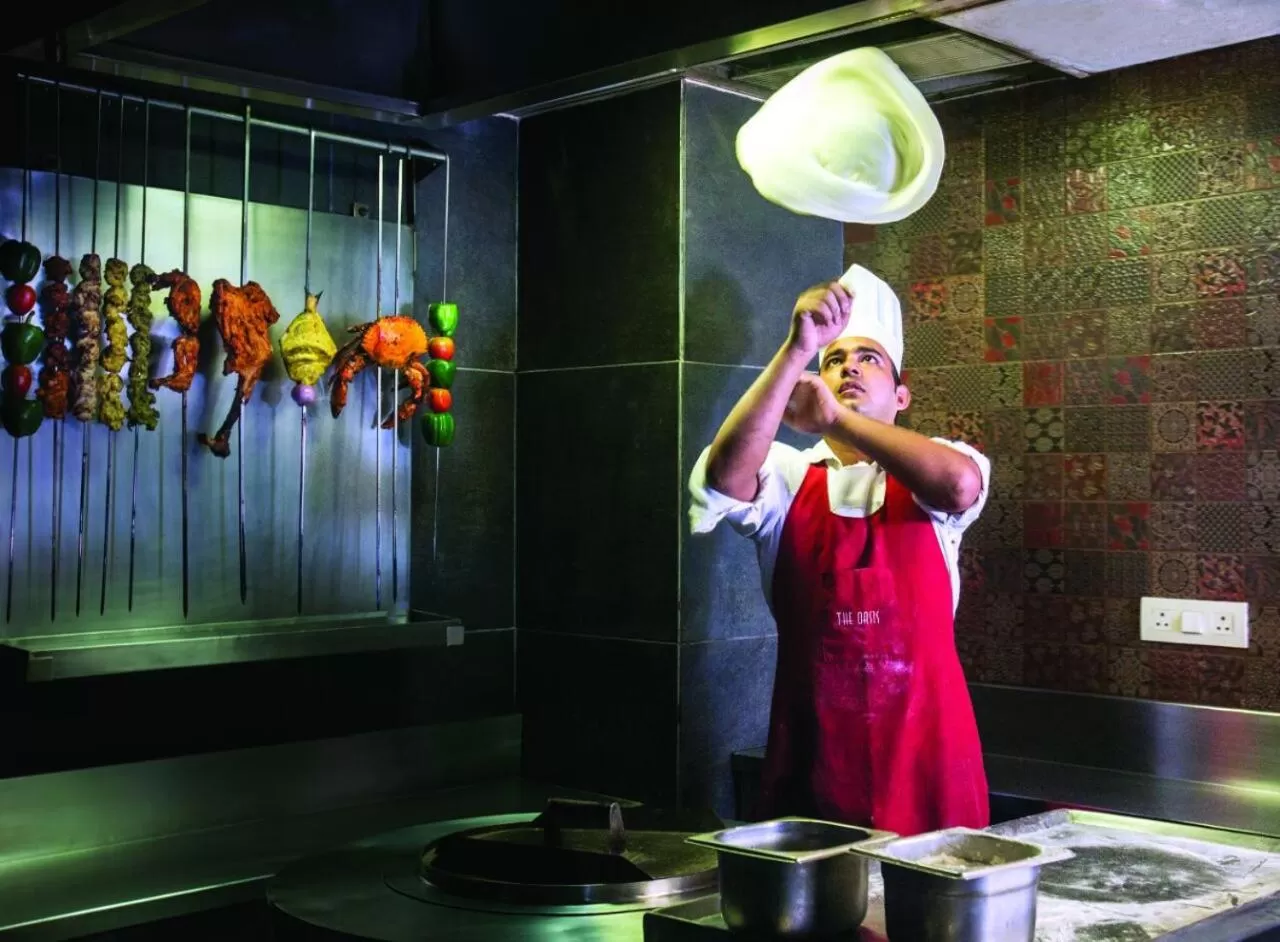 Communal kitchen in Country Inn & Suites By Radisson Navi Mumbai