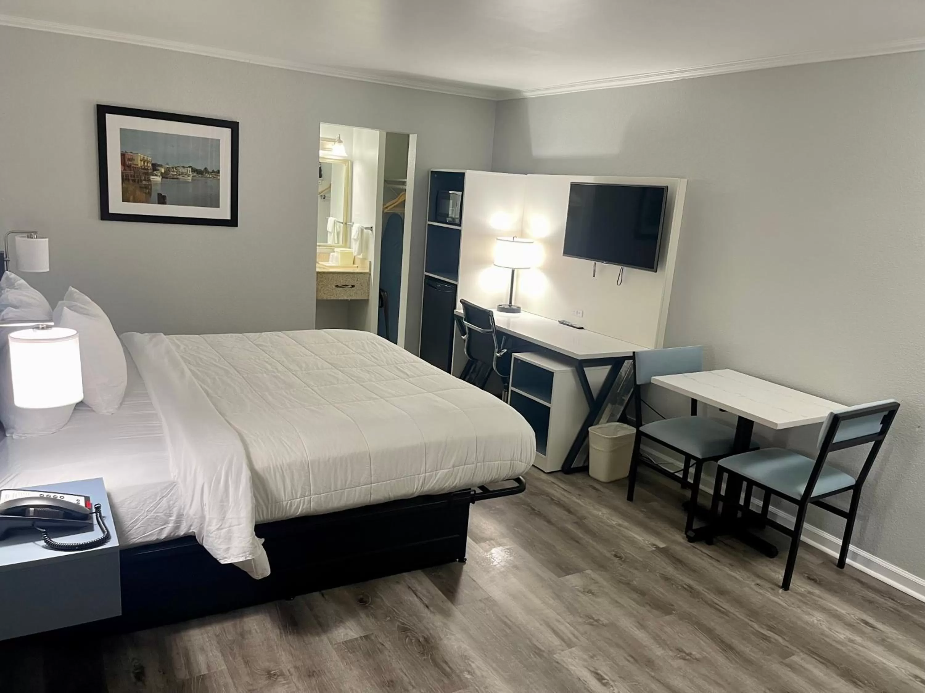 Bed in Quality Inn & Suites Georgetown