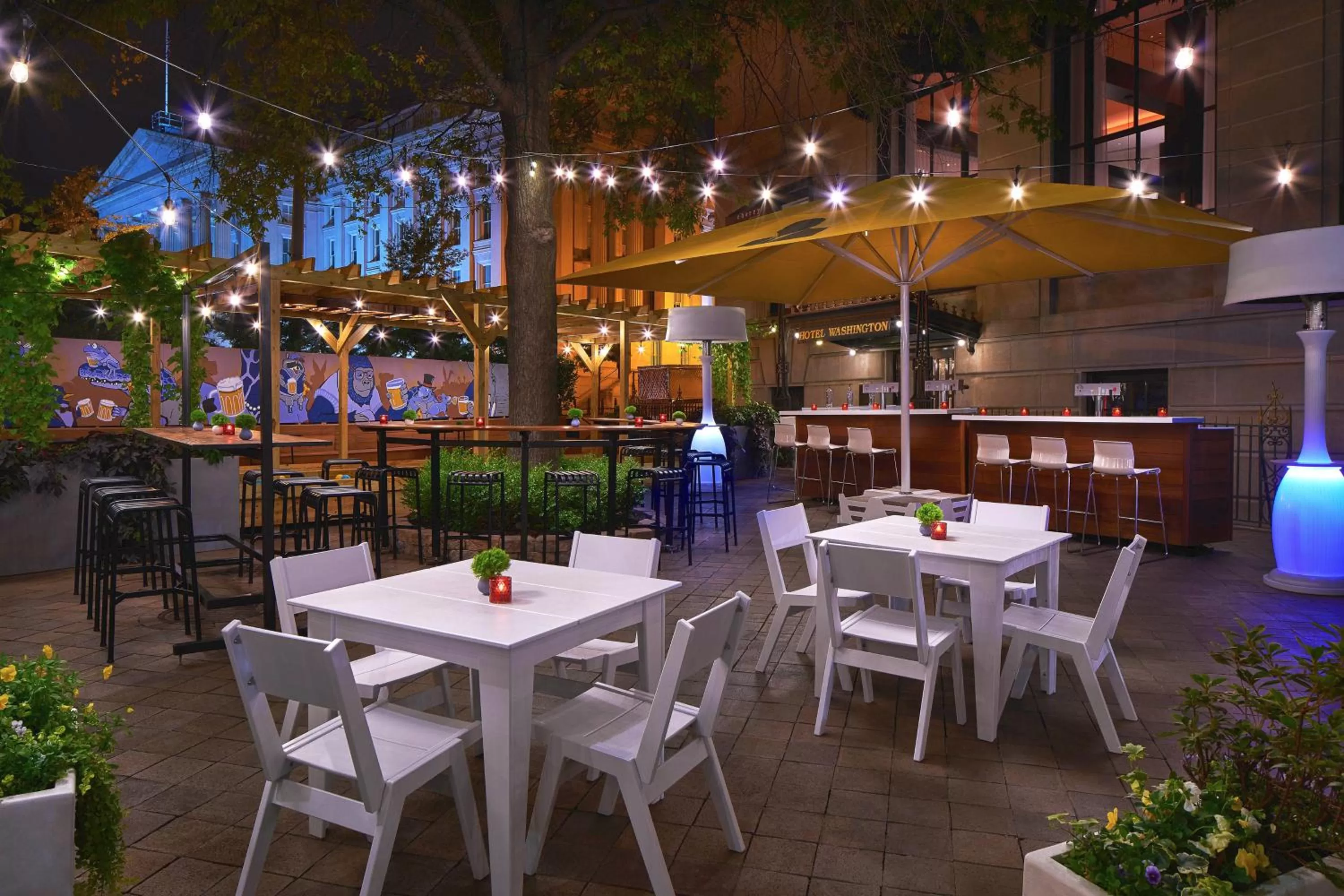 Restaurant/places to eat in Hotel Washington