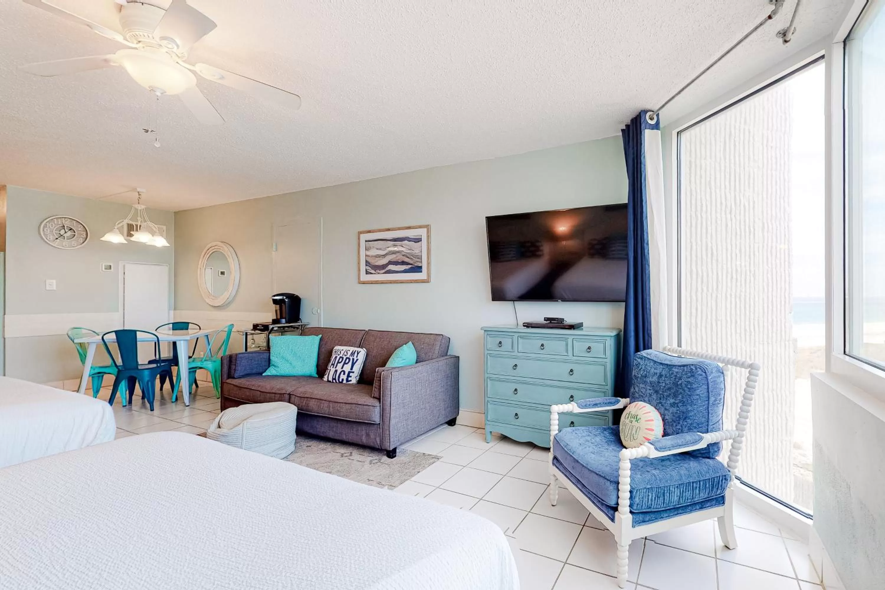 Seating Area in Top of the Gulf 708