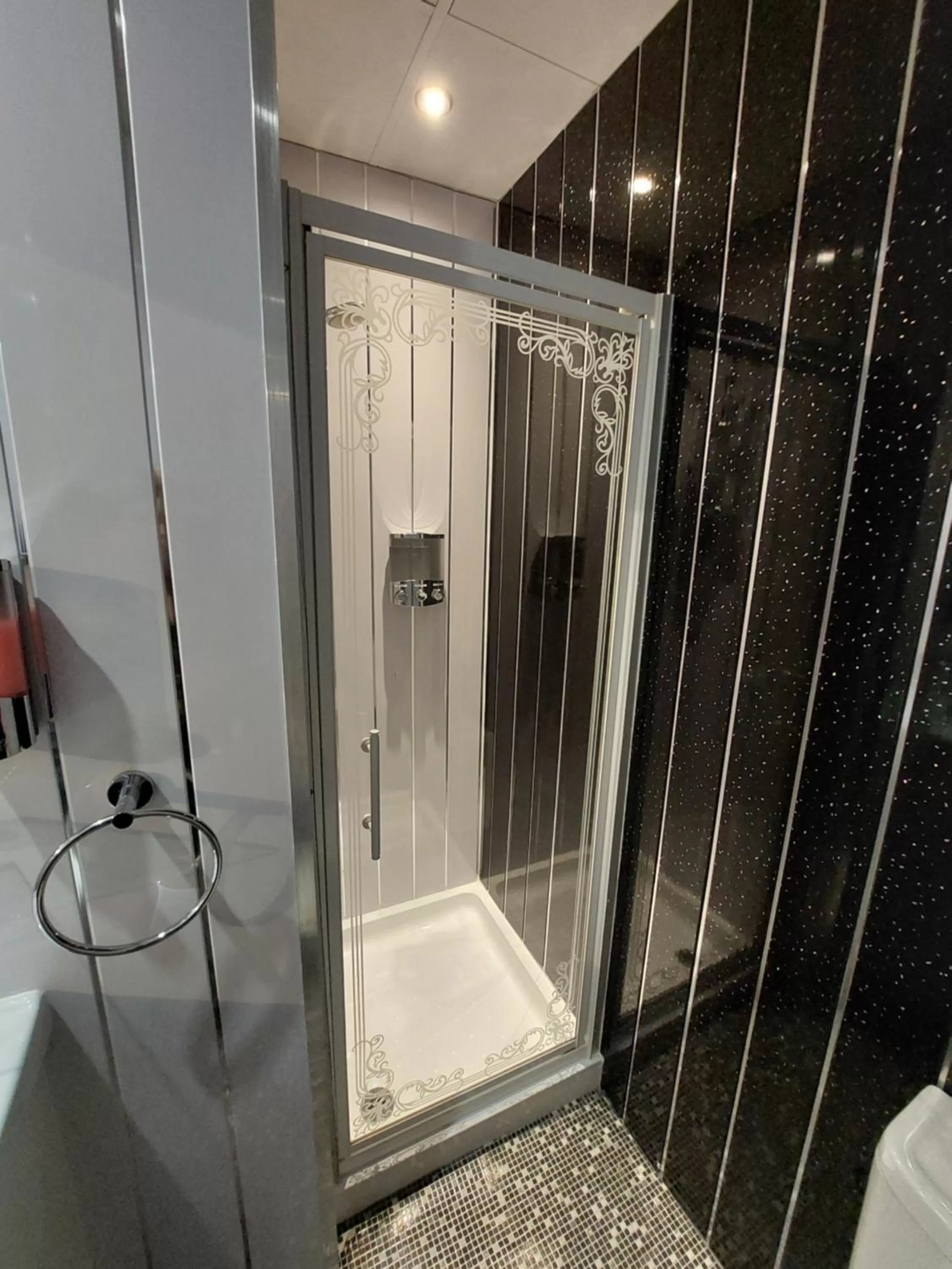 Bathroom in Kings Boutique Hotel