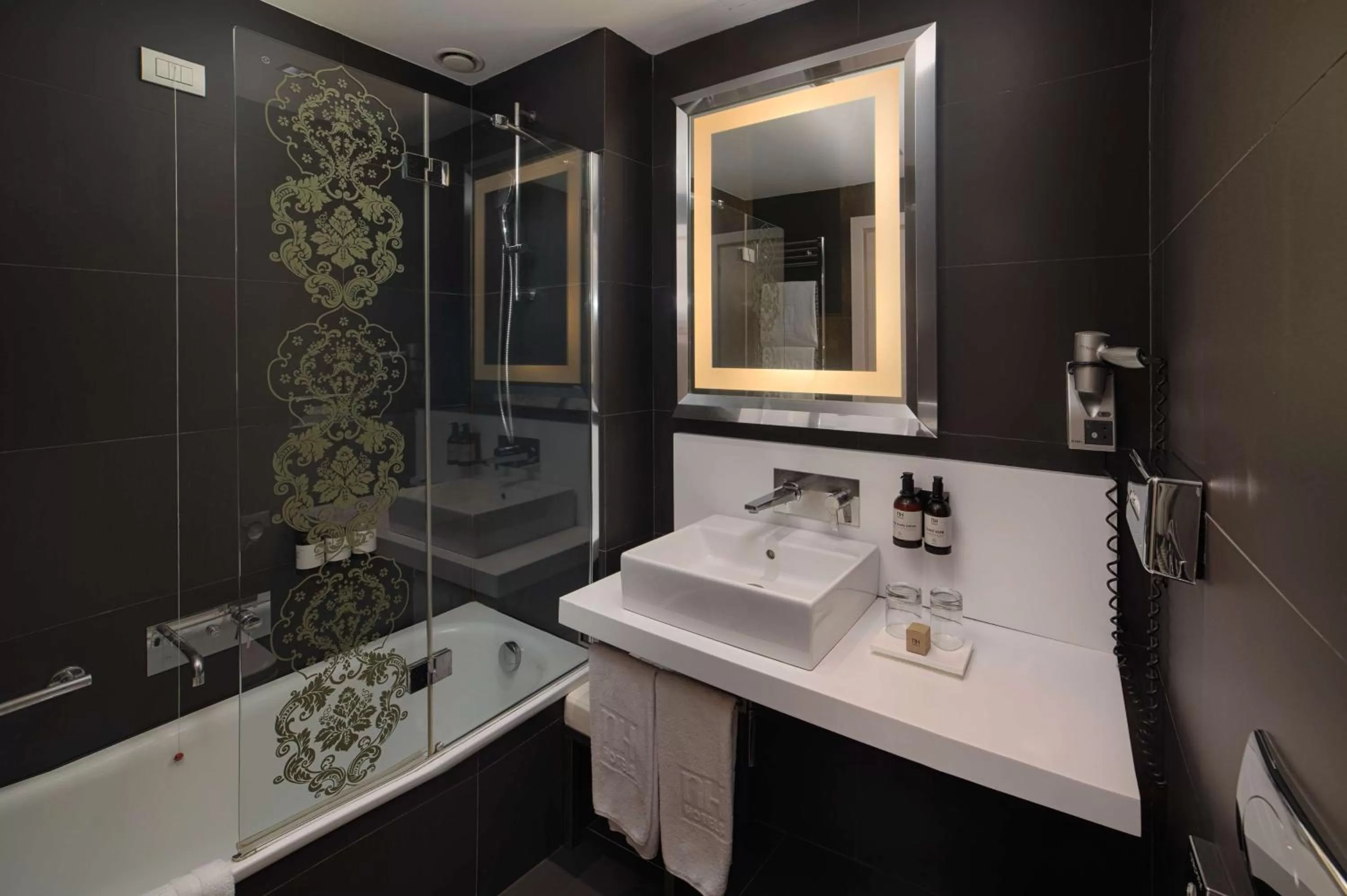 Standard Single Room in NH Genova Centro