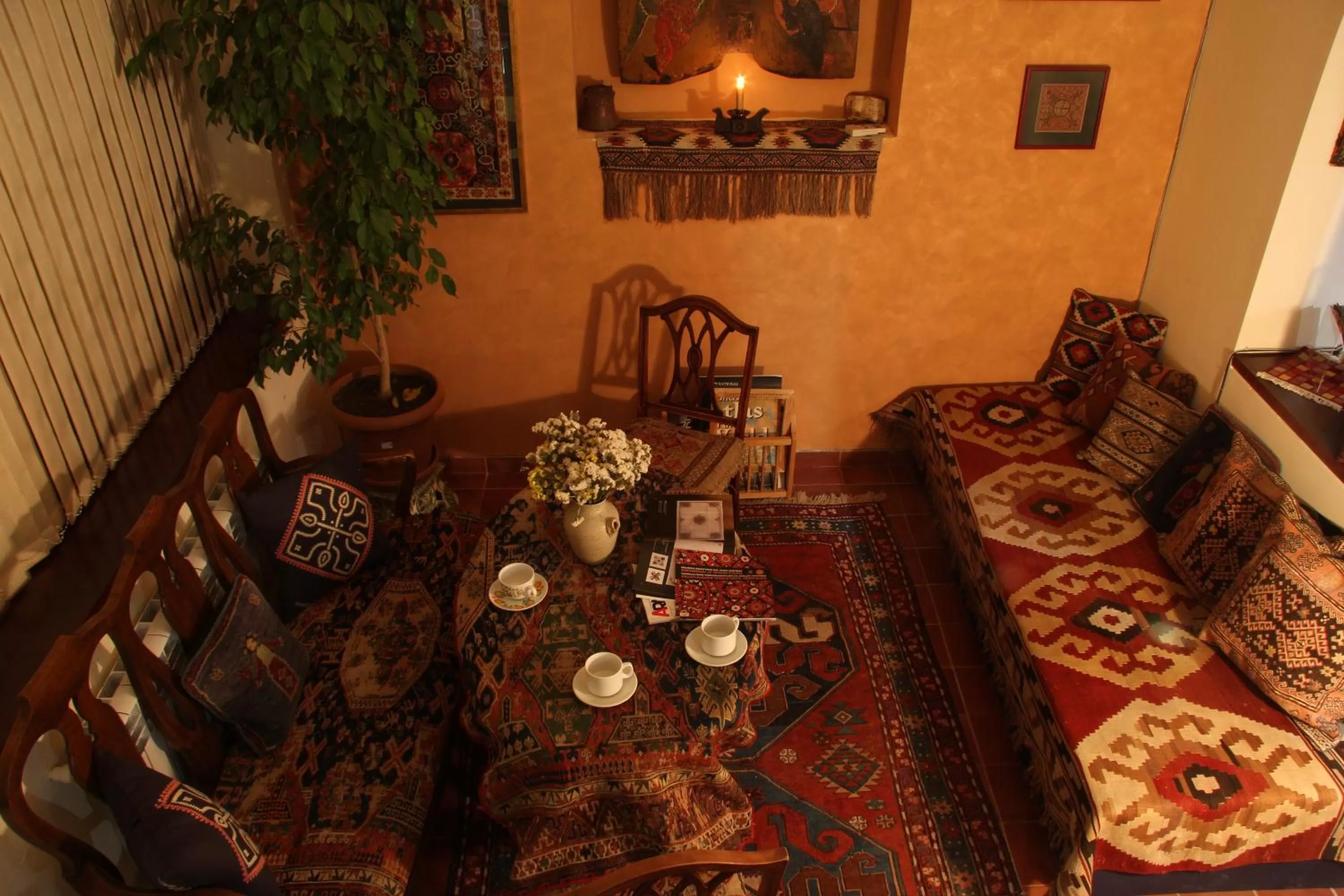 Communal lounge/ TV room in Silk Road Hotel