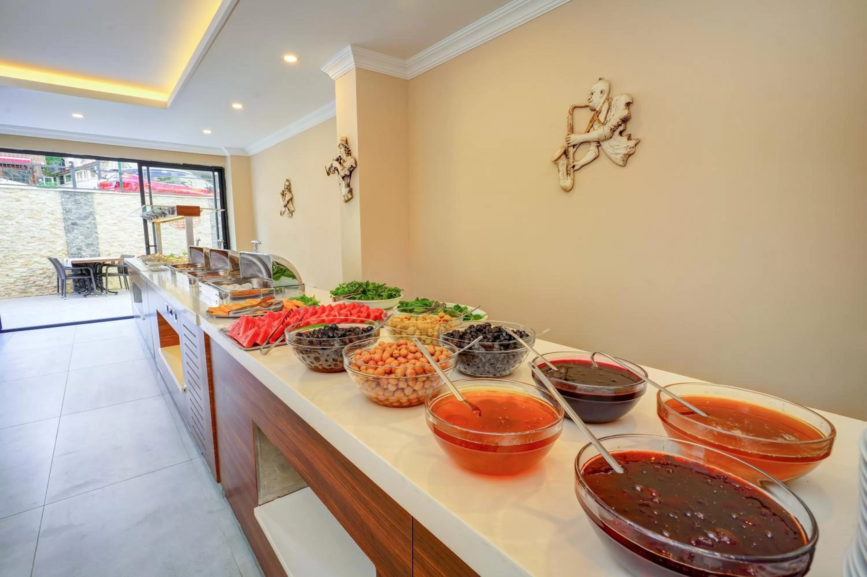 Food and drinks in Ozcan Hotel