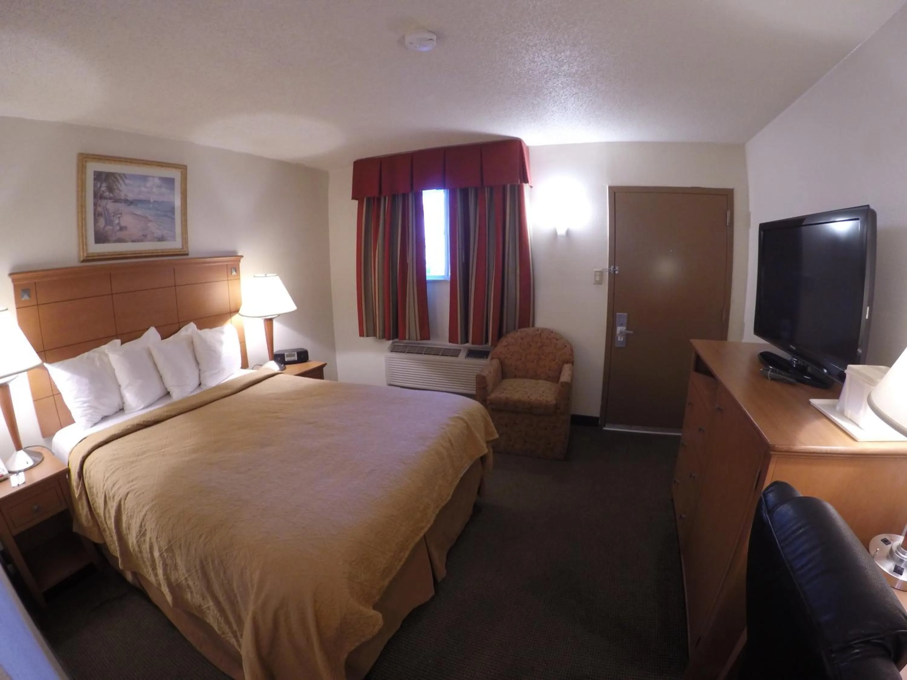 Queen Room in Rodeway Inn Point Pleasant Beach