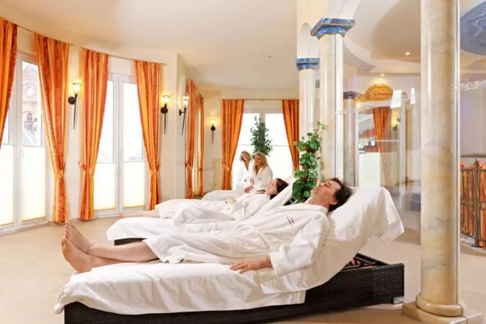 Spa and wellness centre/facilities, Bed in Wellness Privathotel Post an der Therme