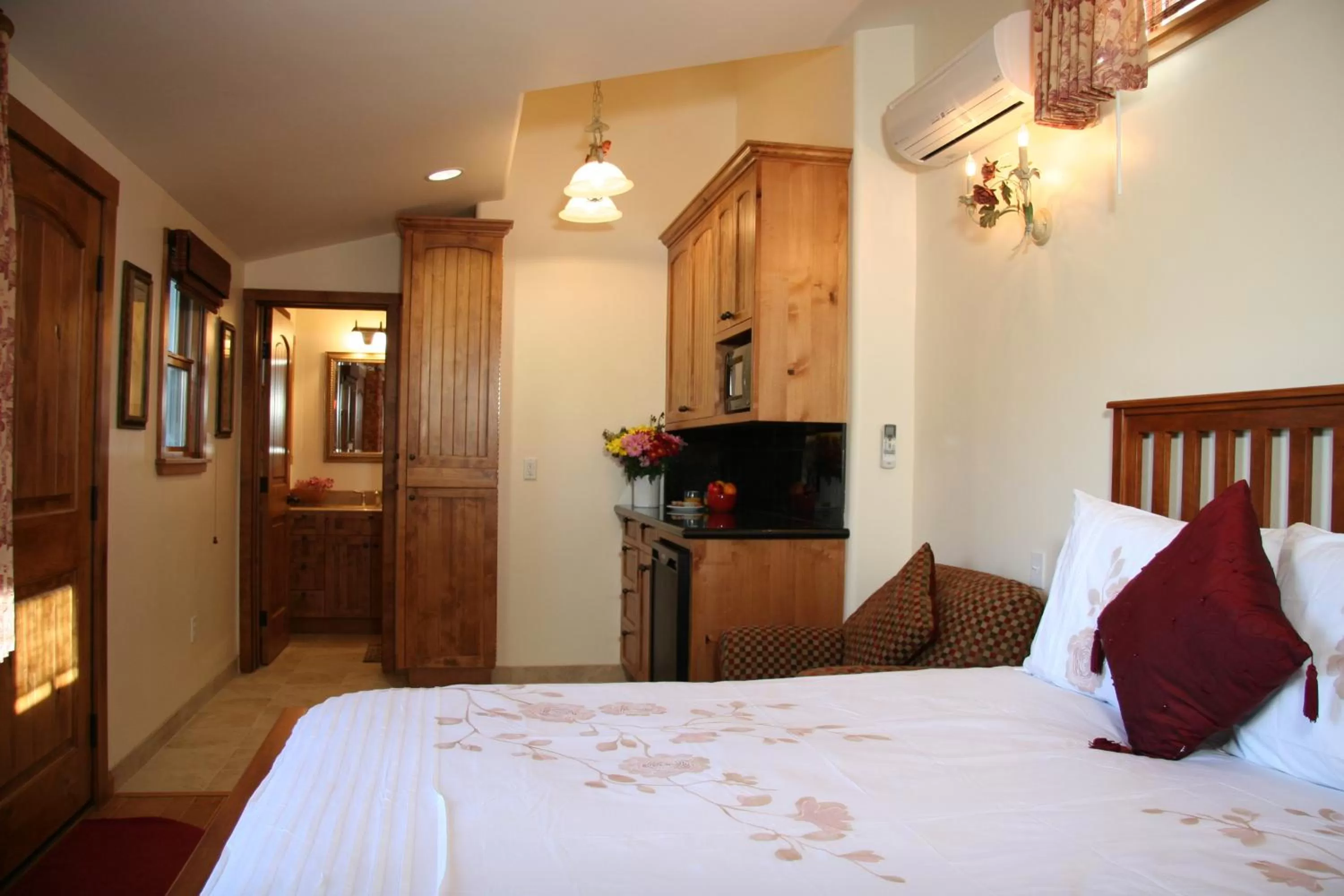 Bedroom, Bed in Ojai Retreat & Inn