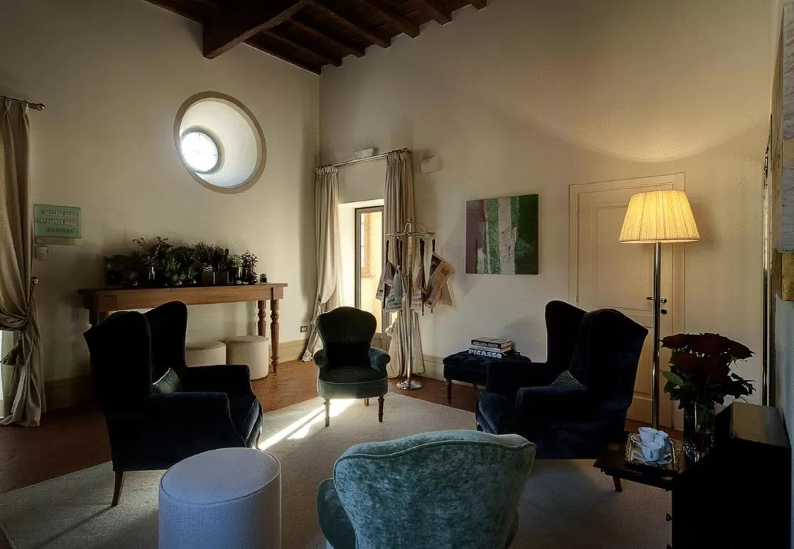 Communal lounge/ TV room in Hotel 500 Firenze