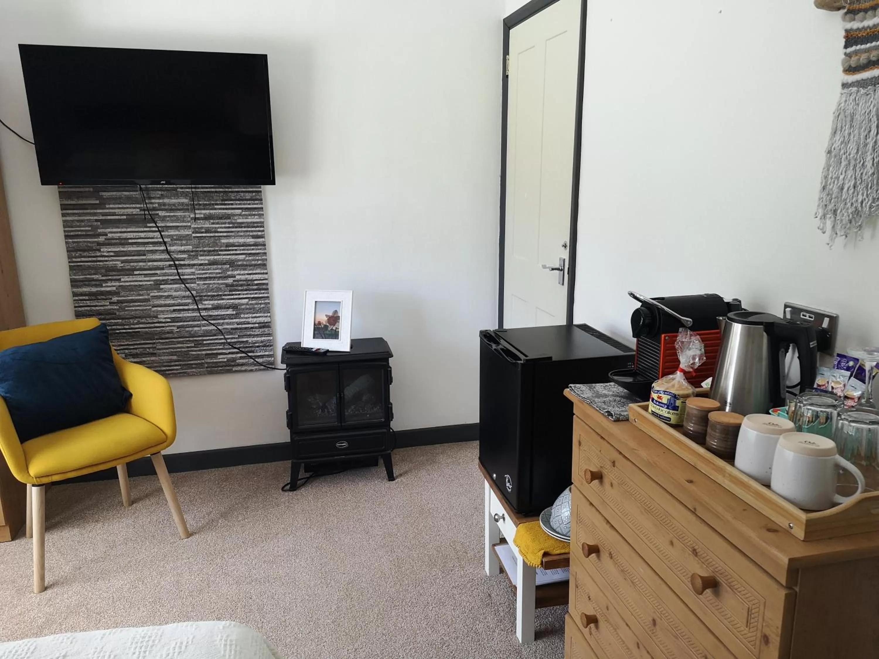 TV and multimedia, TV/Entertainment Center in Y Cuddfan Gower