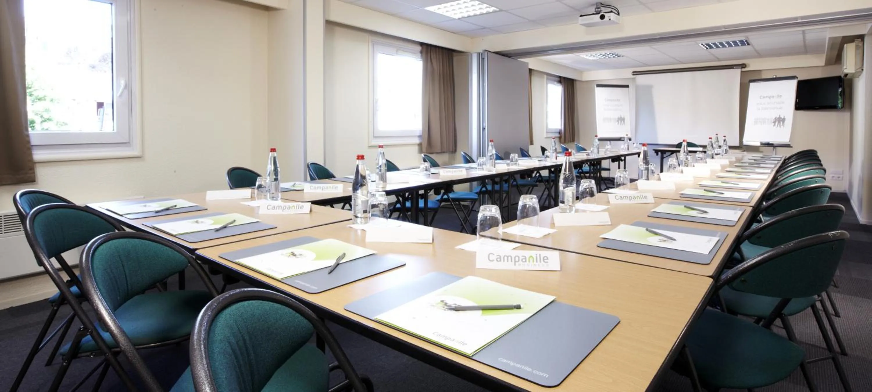 Business facilities in Campanile Paris Ouest - Chaville