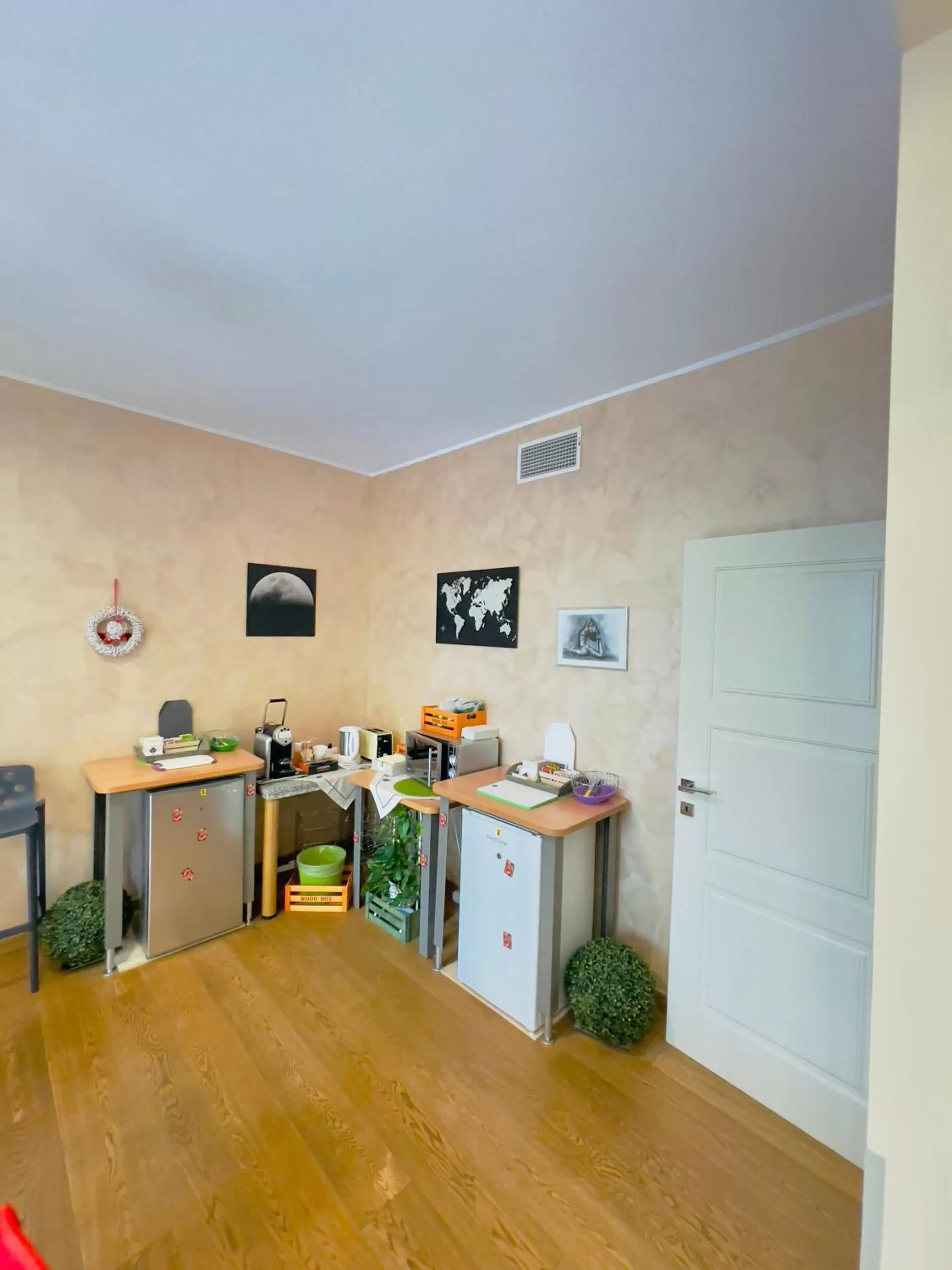 Smart-House Rent-Rooms FREE PARKING