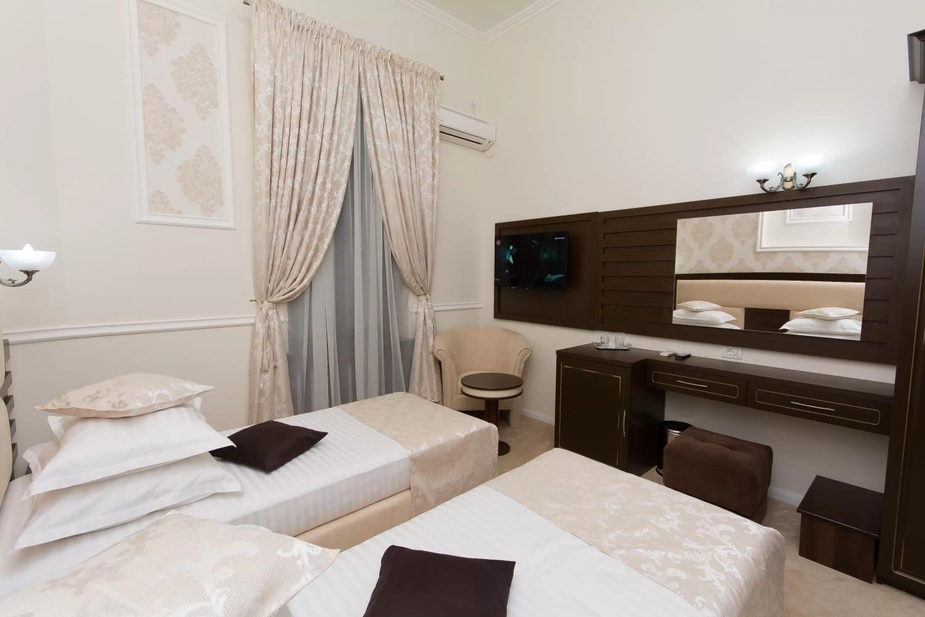 Bed in La Strada Boutique Villa