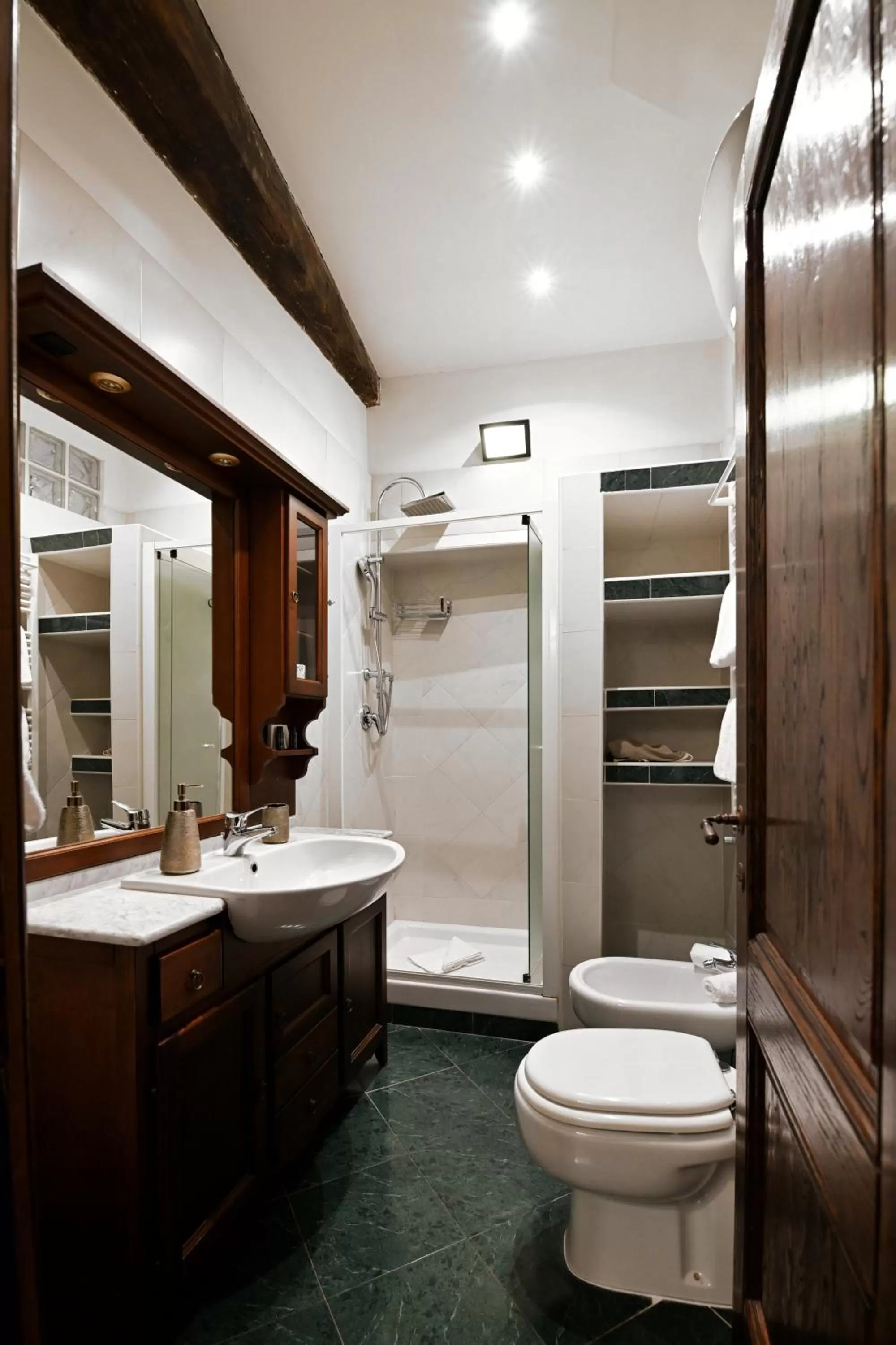 Shower in Vicolo dell'Aquila - Residenze Romanae