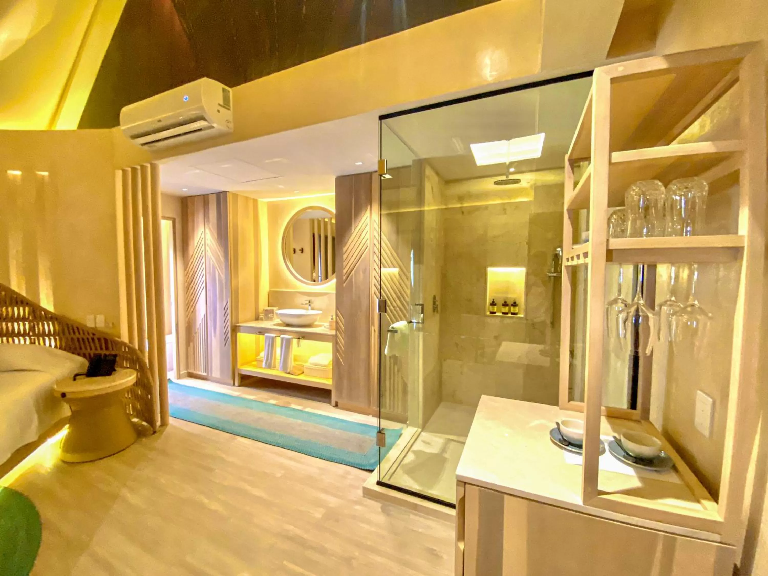 Shower in Hotel Shibari - Restaurant & Cenote Club