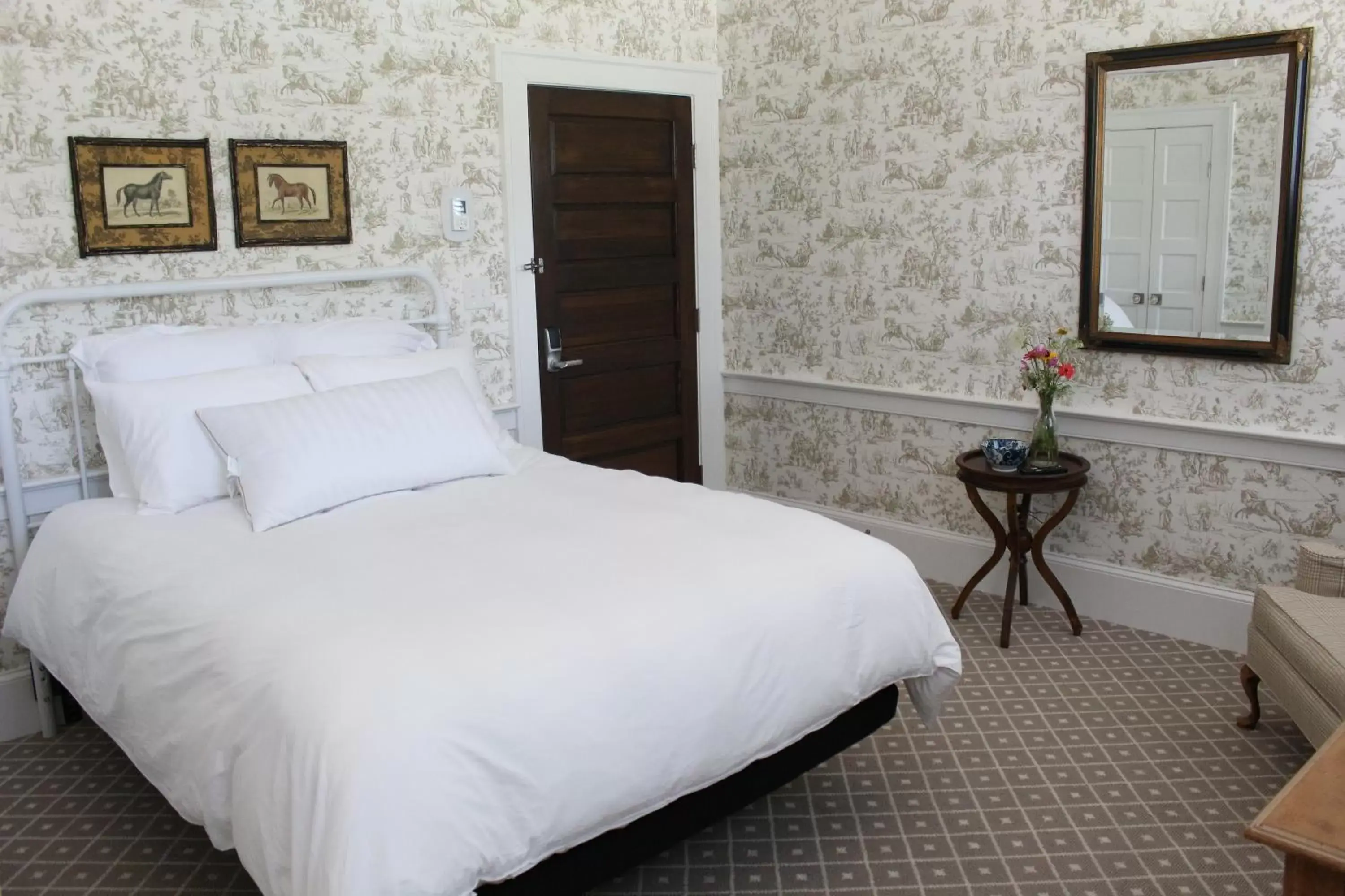 Deluxe Queen Room in Mary's Land Farm Deluxe Queen Room in Mary's Land Farm