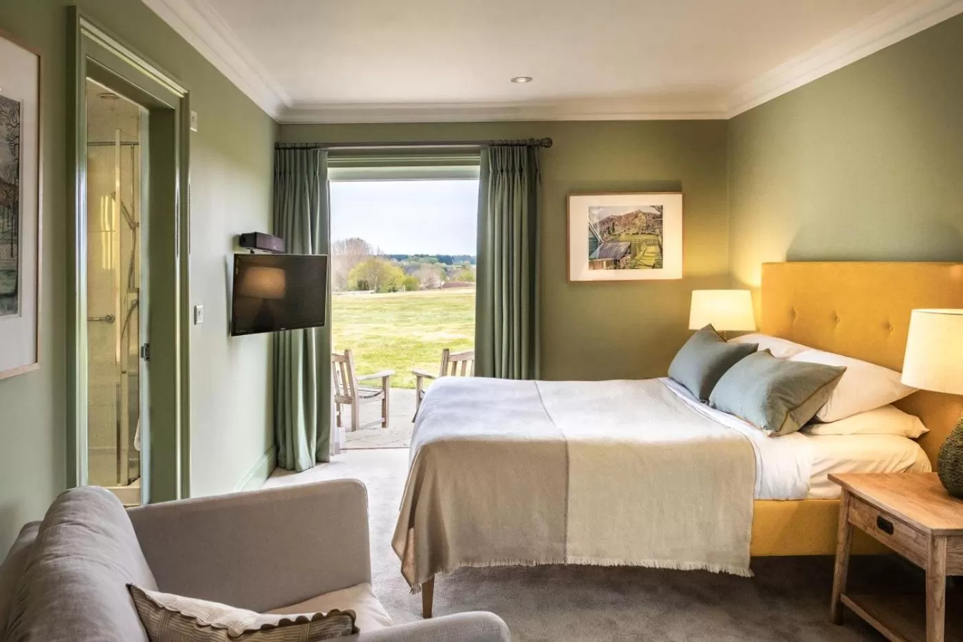 Bedroom, Bed in The Crown Inn