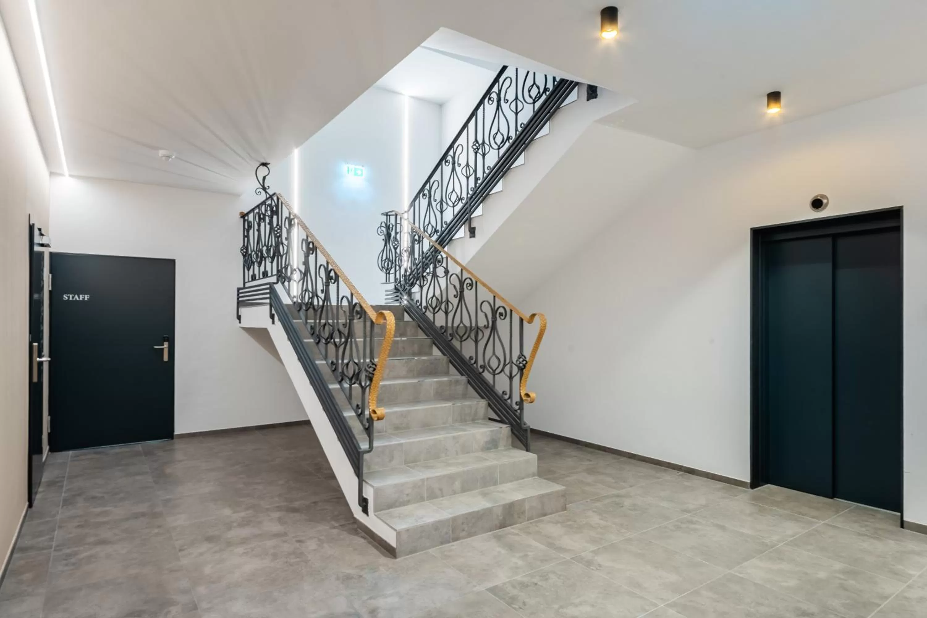 elevator in Das Lenz by Inncomer