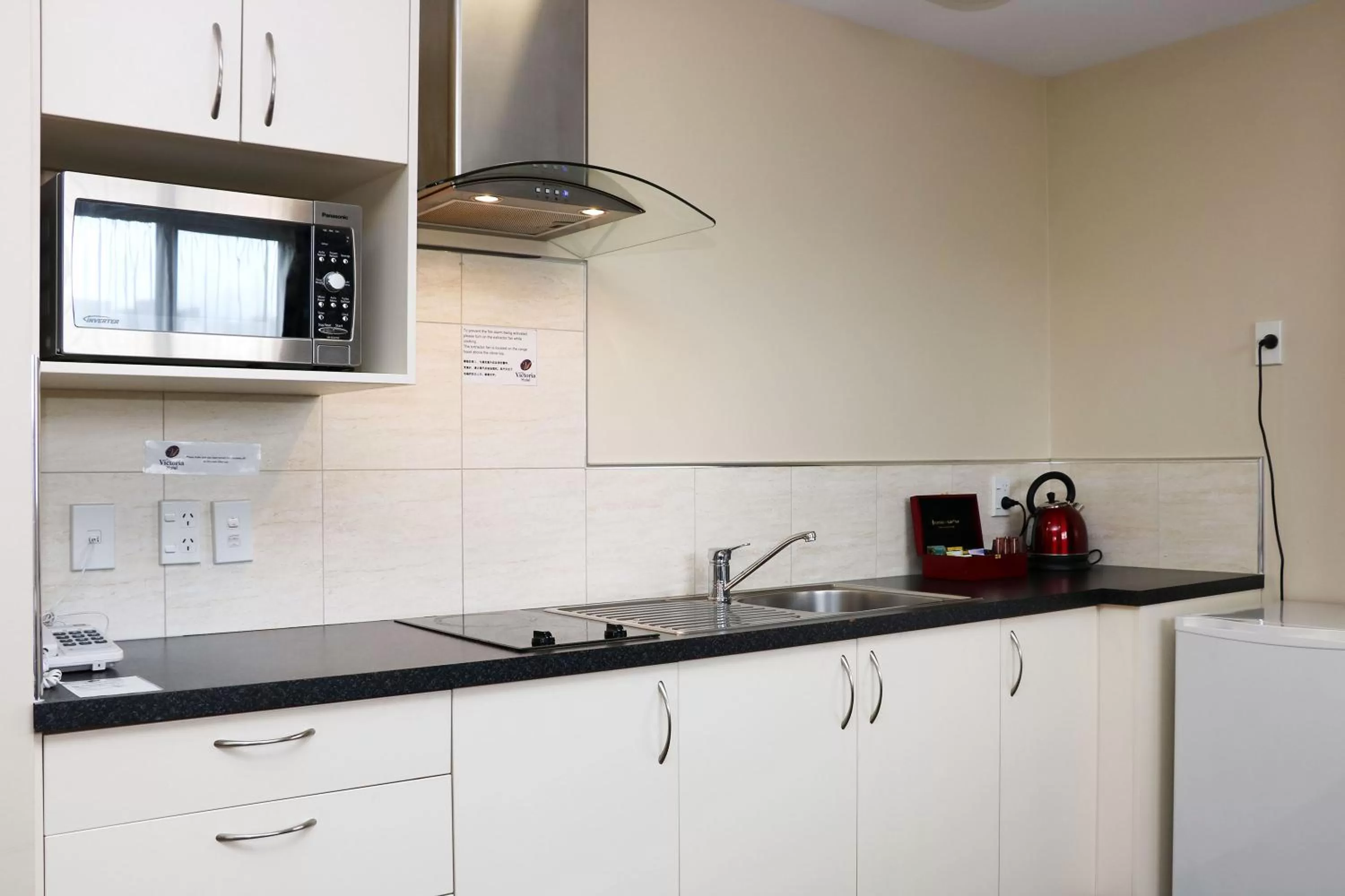 Kitchen or kitchenette in The Victoria Hotel Dunedin