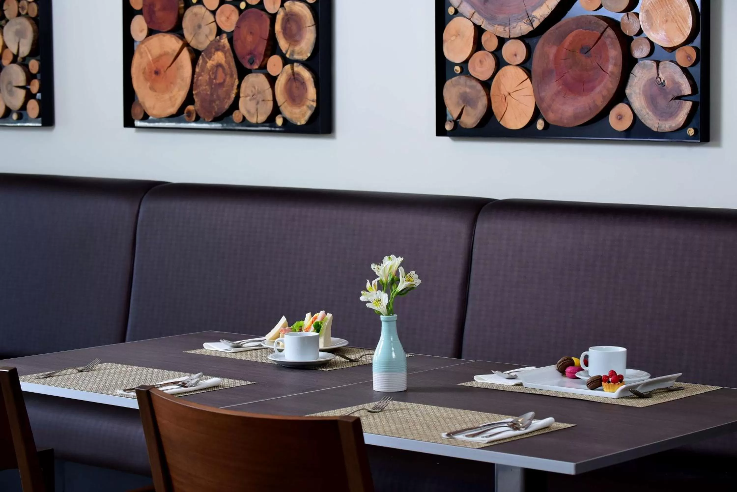 Restaurant/places to eat in Best Western Ferrat