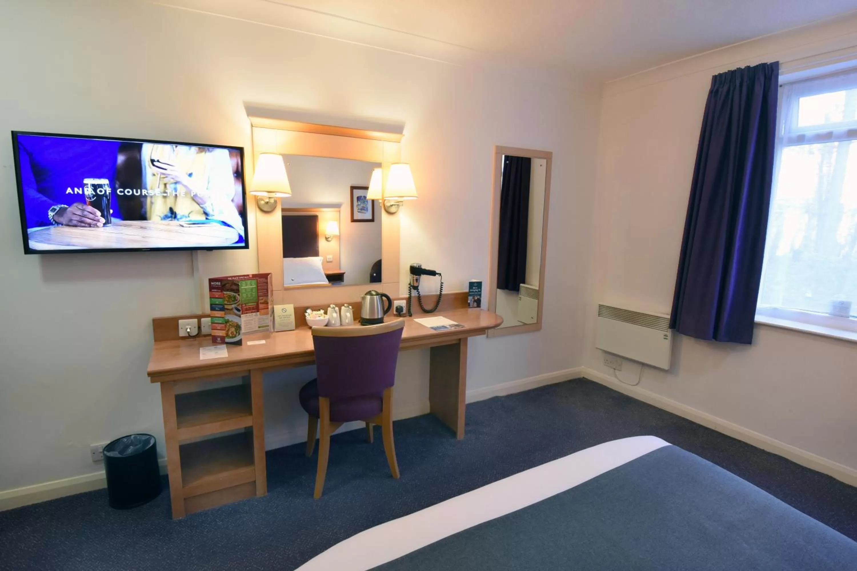 TV and multimedia, Bed in Lea Gate by Greene King Inns