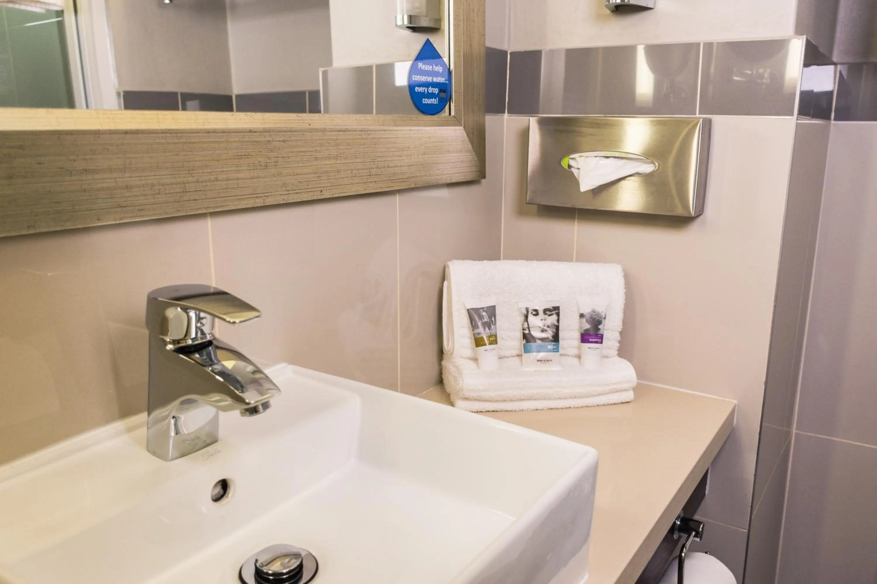 Bathroom in Mercure Johannesburg Randburg