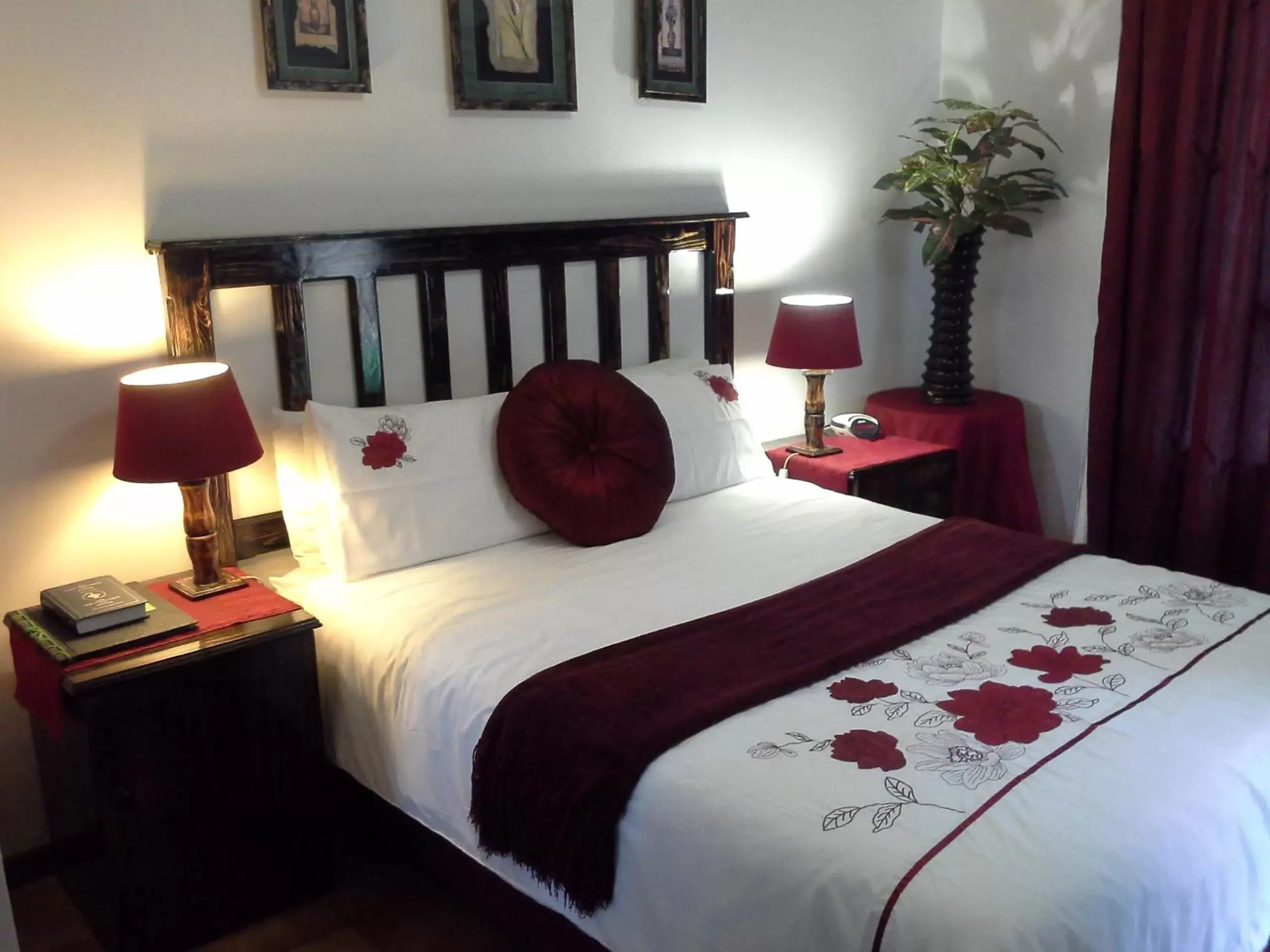 Standard Double or Twin Room - single occupancy in La Rochelle Inn Standard Double or Twin Room - single occupancy in La Rochelle Inn