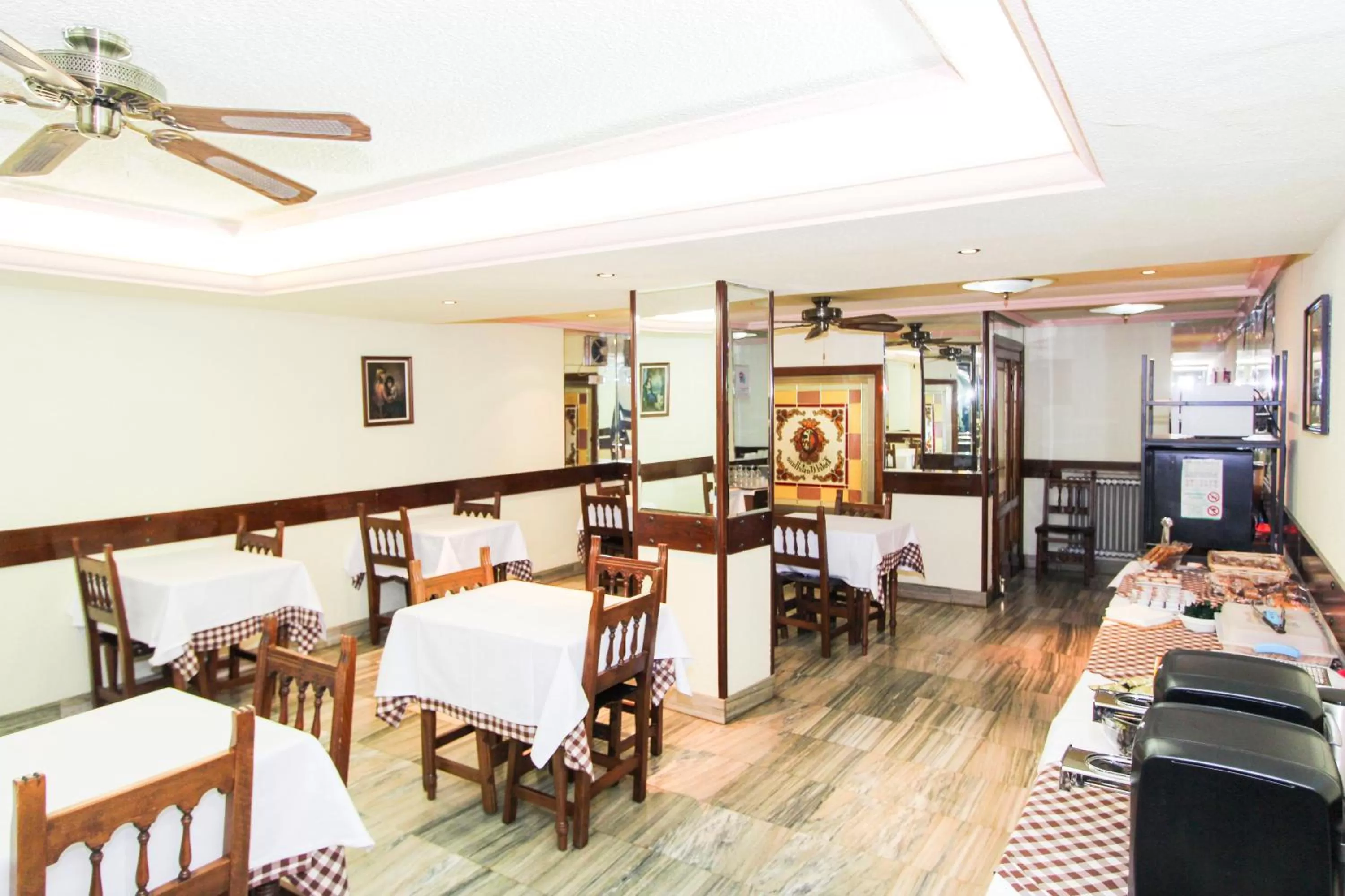 Lounge or bar in Hotel Castellano Centro