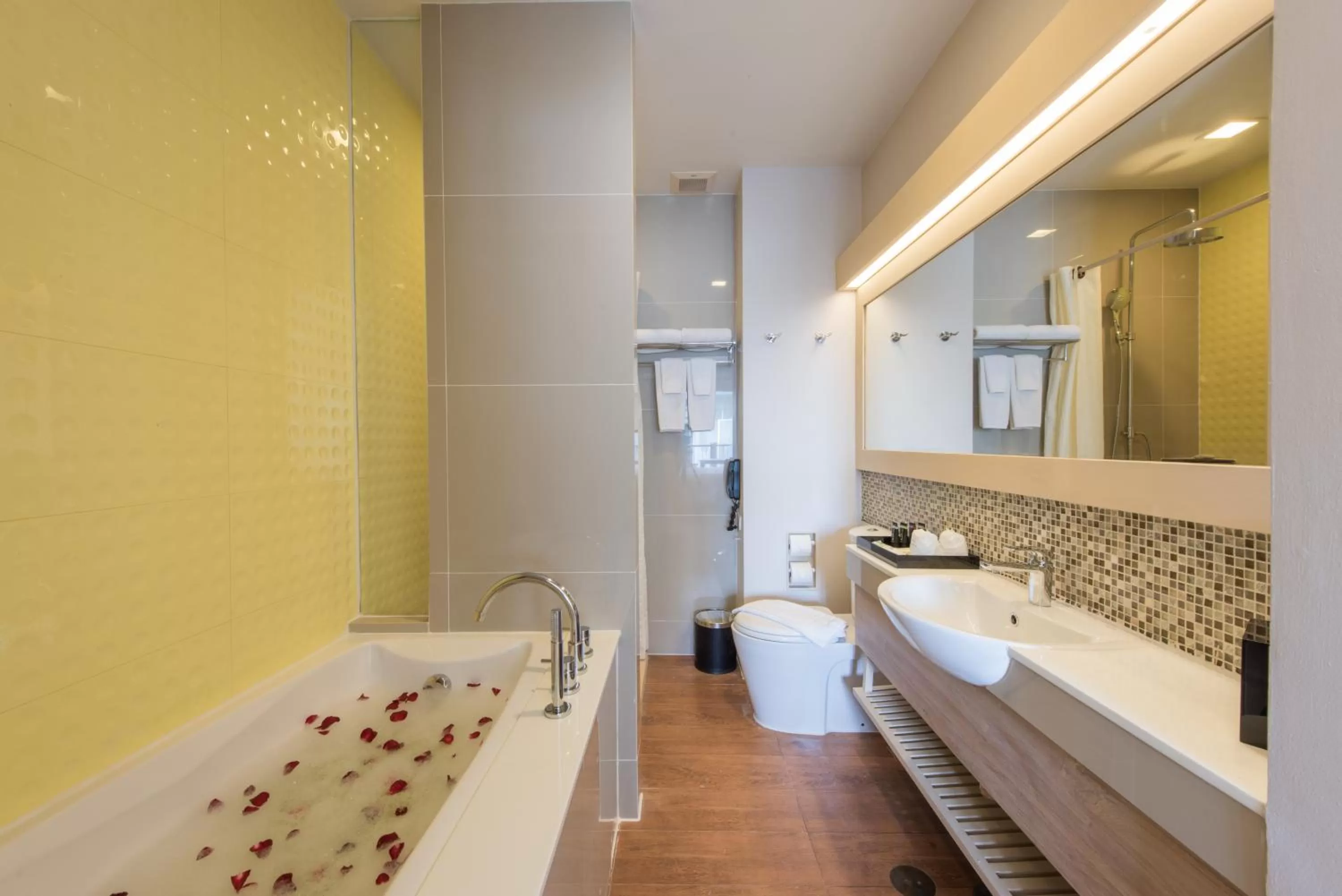 Toilet in Holiday Ao Nang Beach Resort, Krabi