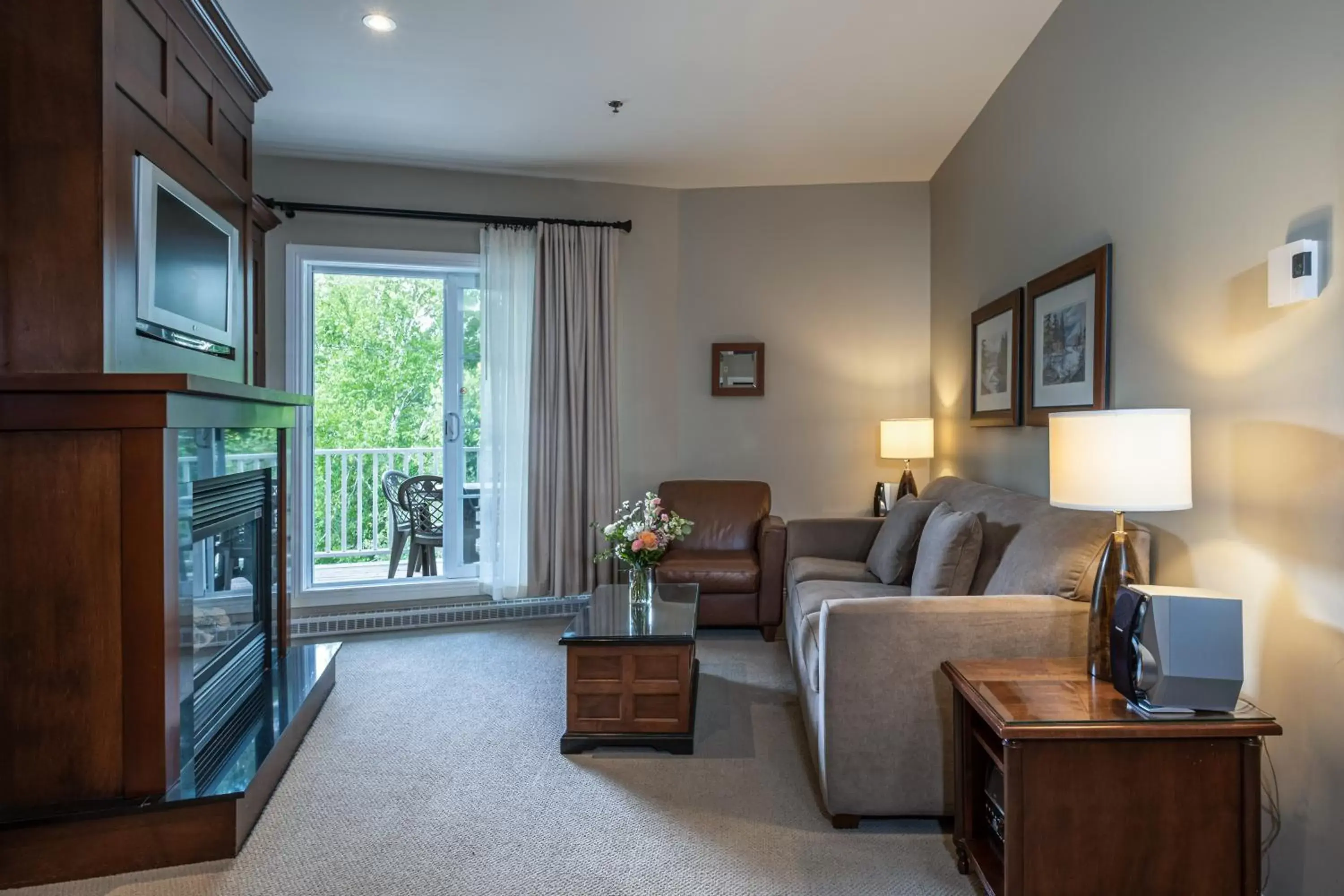 Two-Bedroom Family Suite in Château Beauvallon Two-Bedroom Family Suite in Château Beauvallon