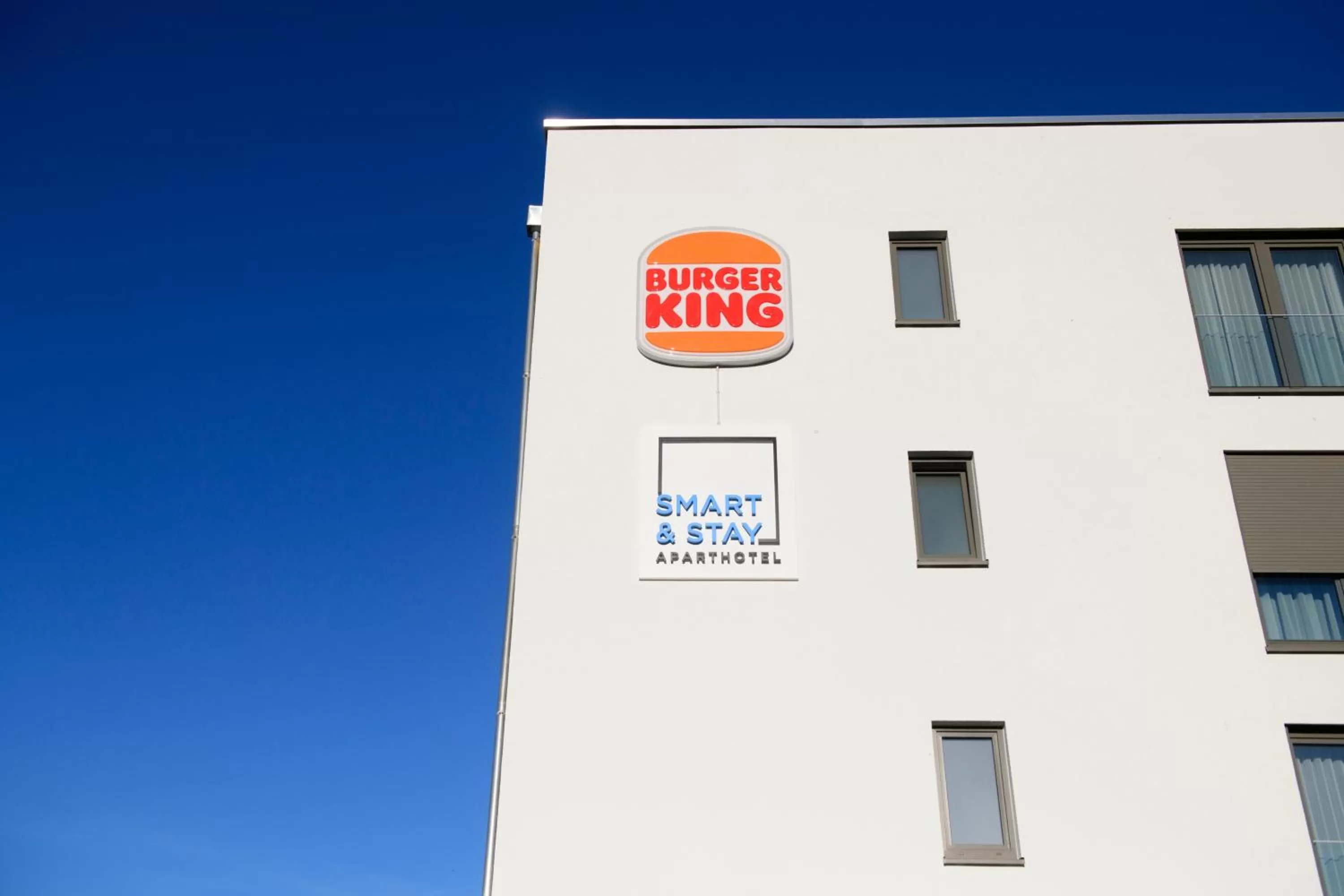 Property building in Smart & Stay Aparthotel Saarbrücken Süd - Self-Check-In - Free Parking