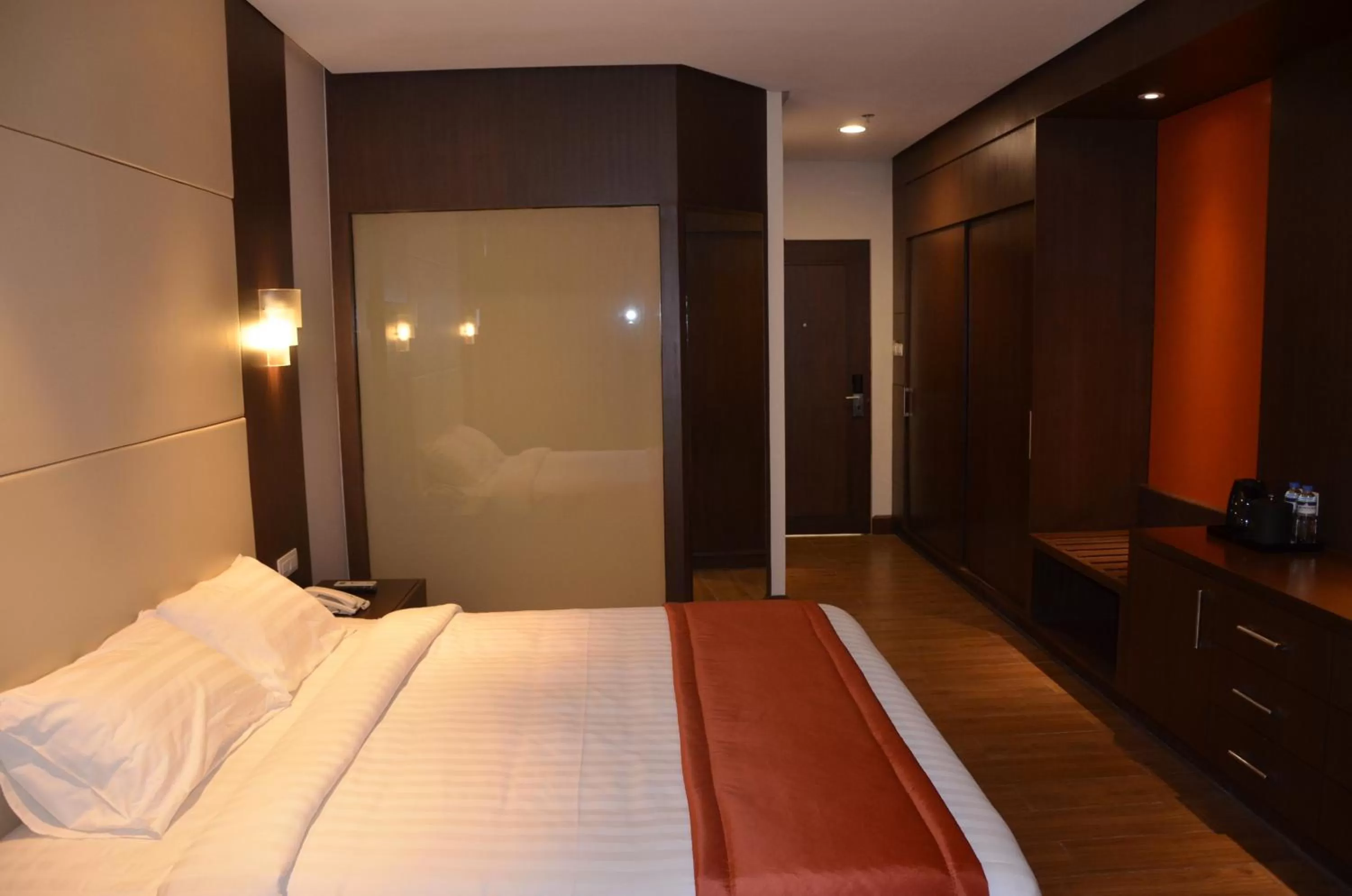 Bedroom, Bed in Hotel Monticello Tagaytay