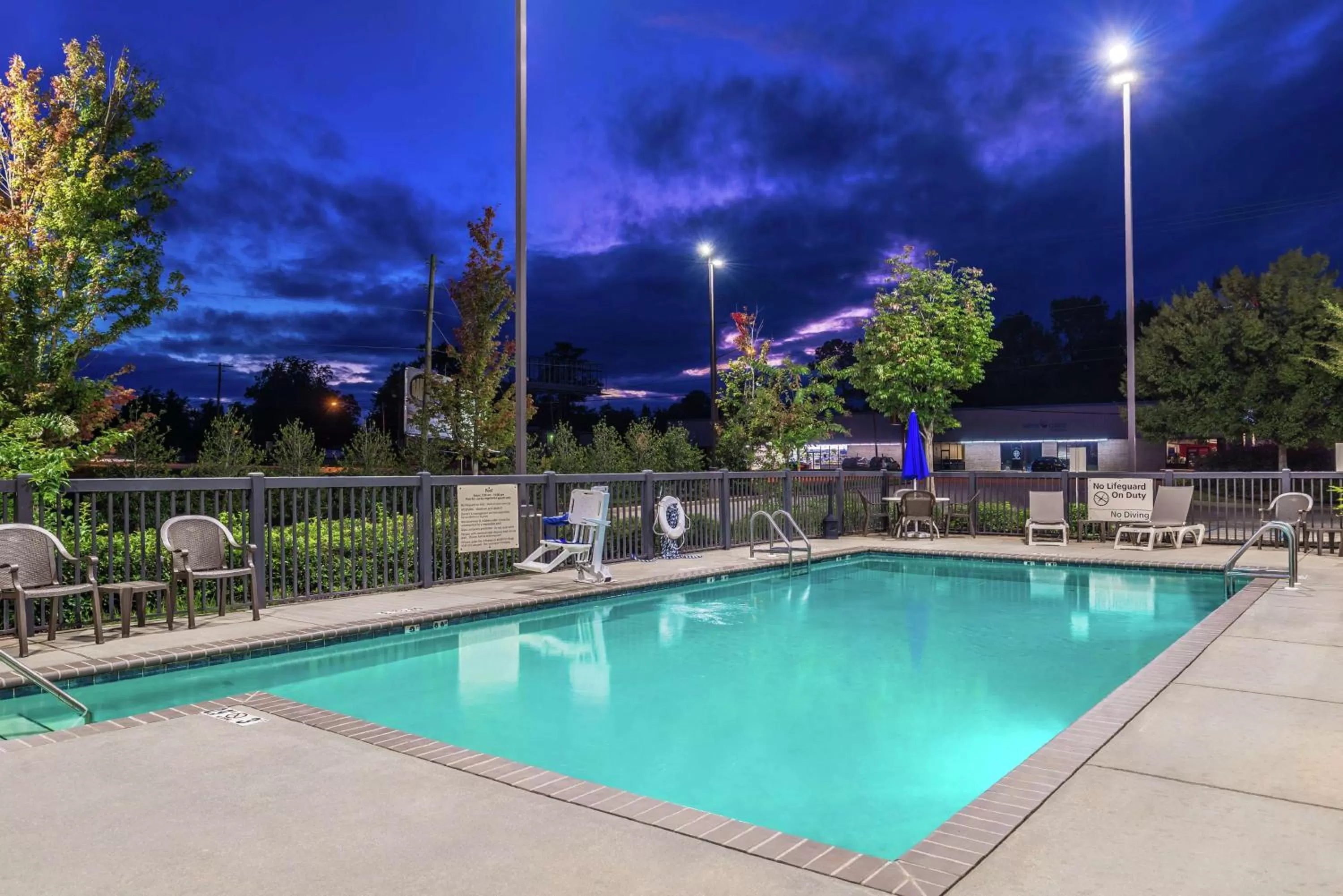 Pool view in Hampton Inn Jackson-College Avenue