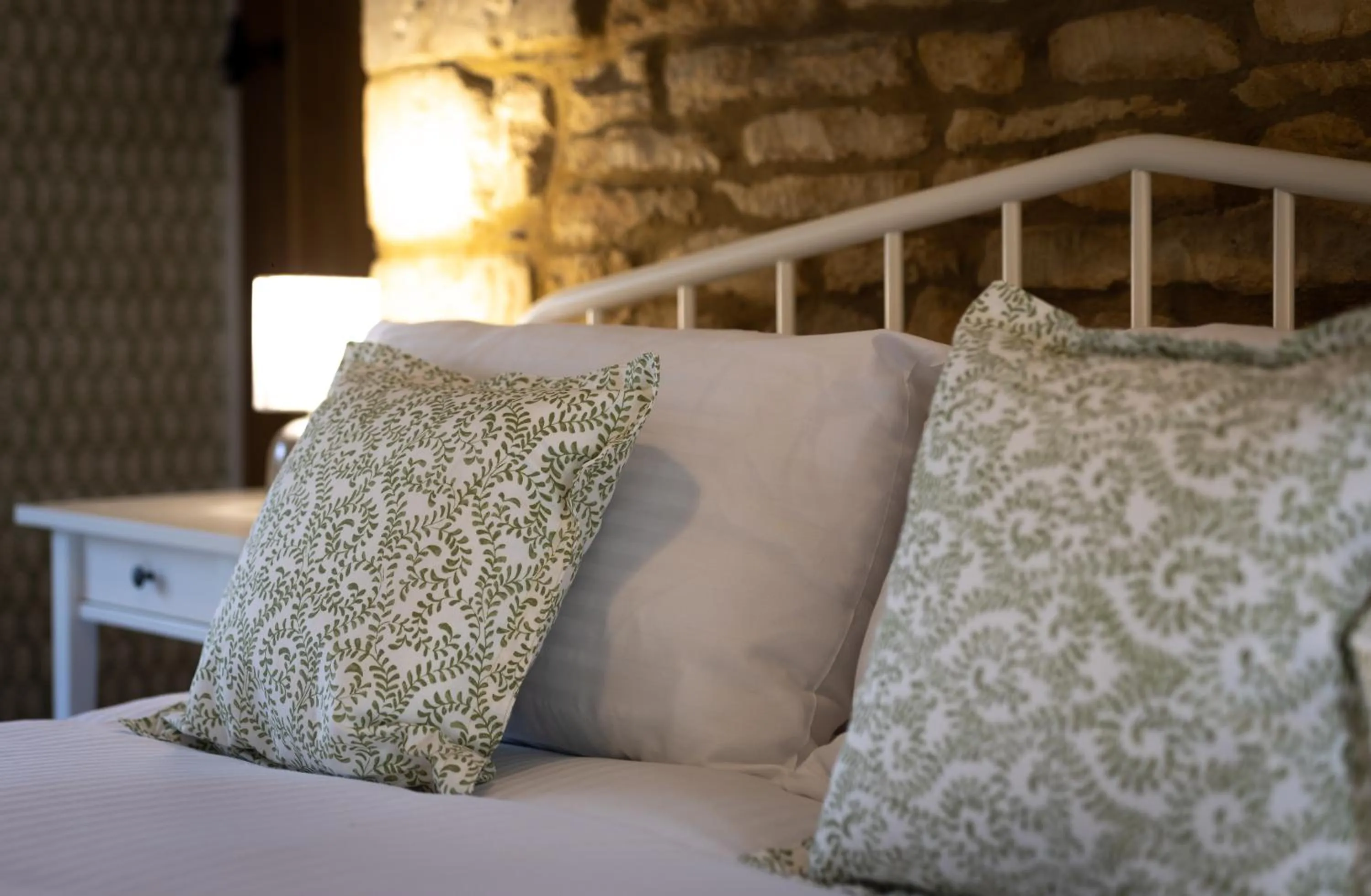 Bedroom, Bed in The Fox at Barrington