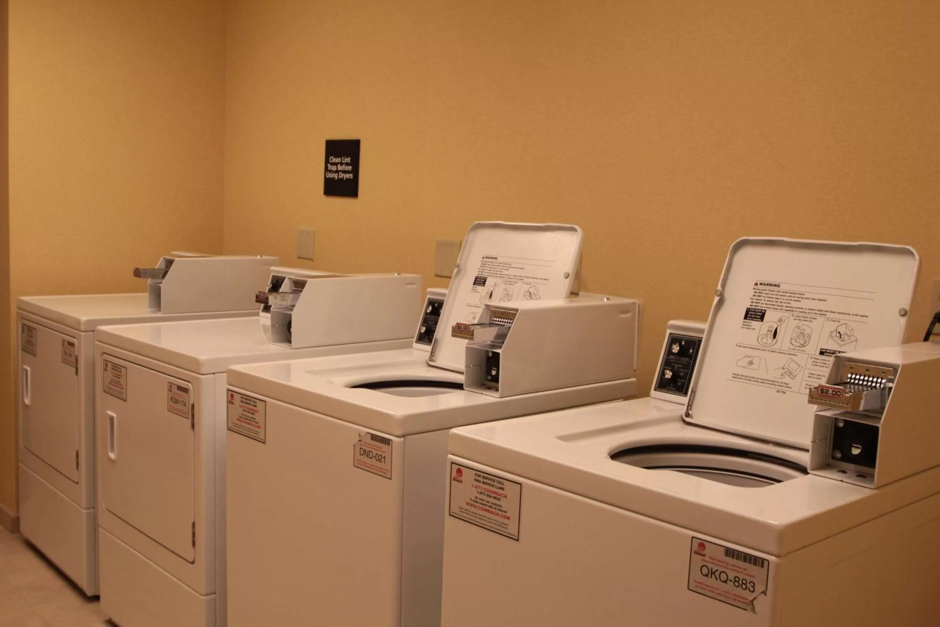 Property building in Hampton Inn Hampton-Newport News