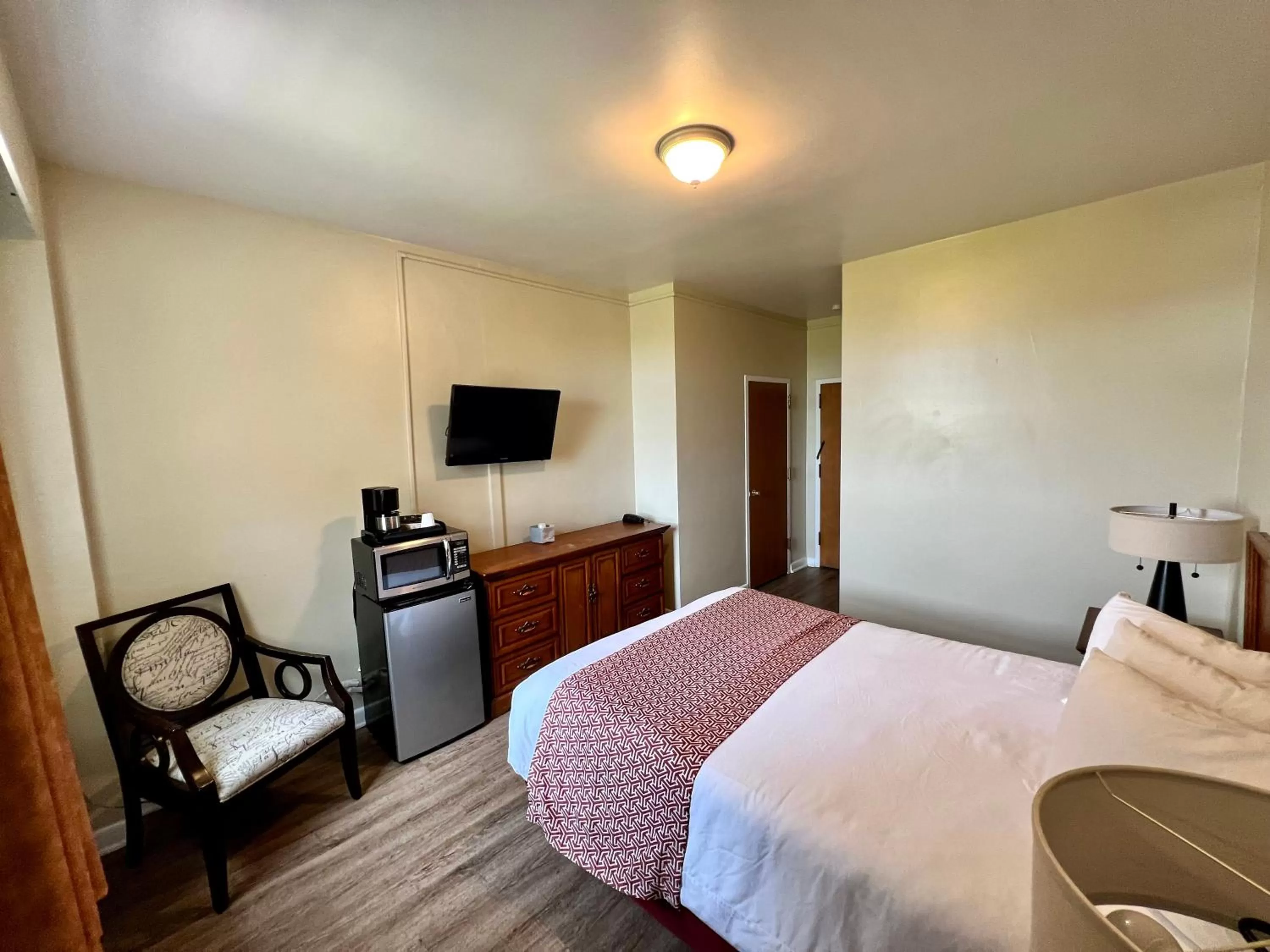 Bed in Lenox Hotel and Suites