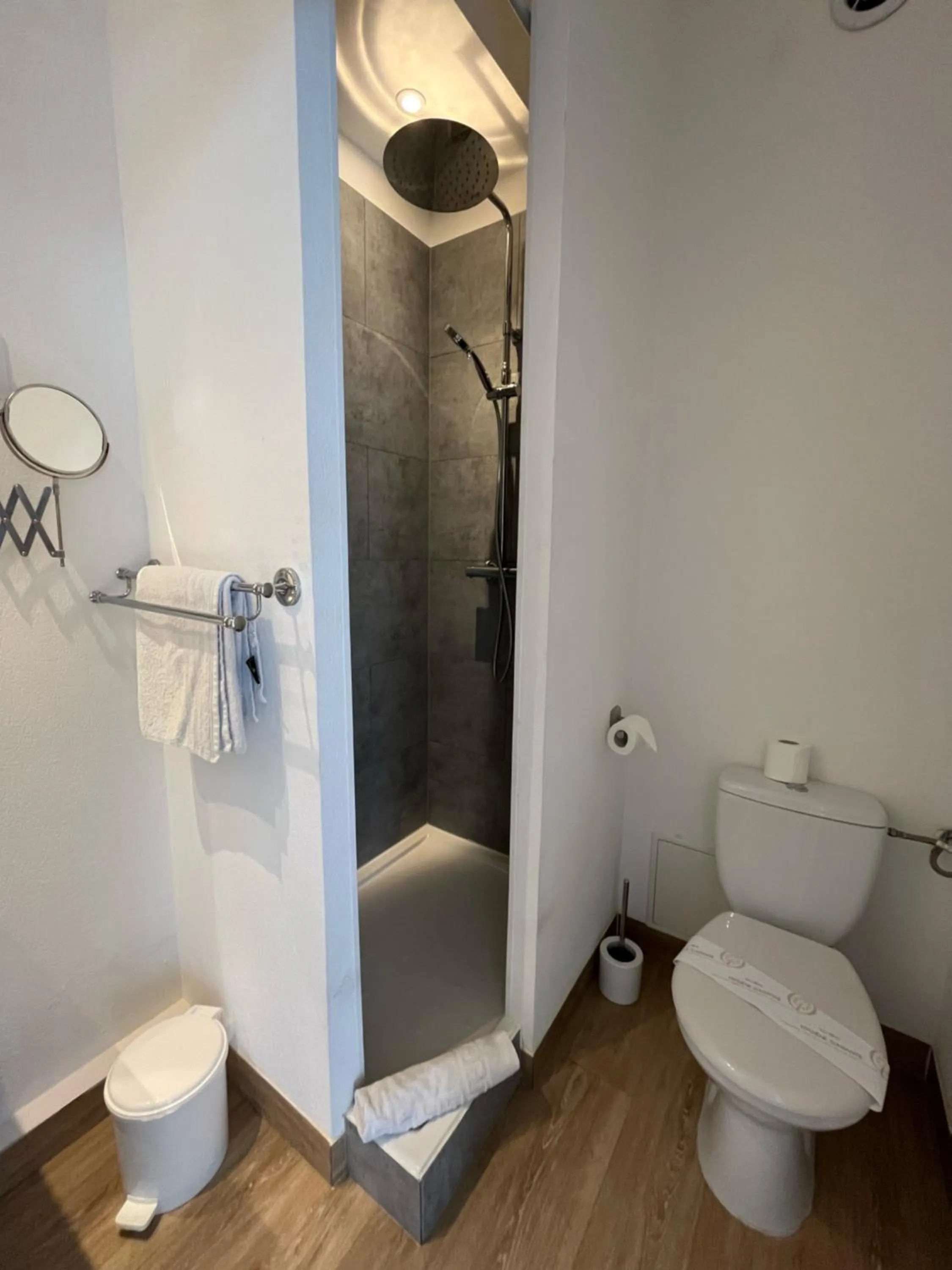 Bathroom in Hôtel Agena