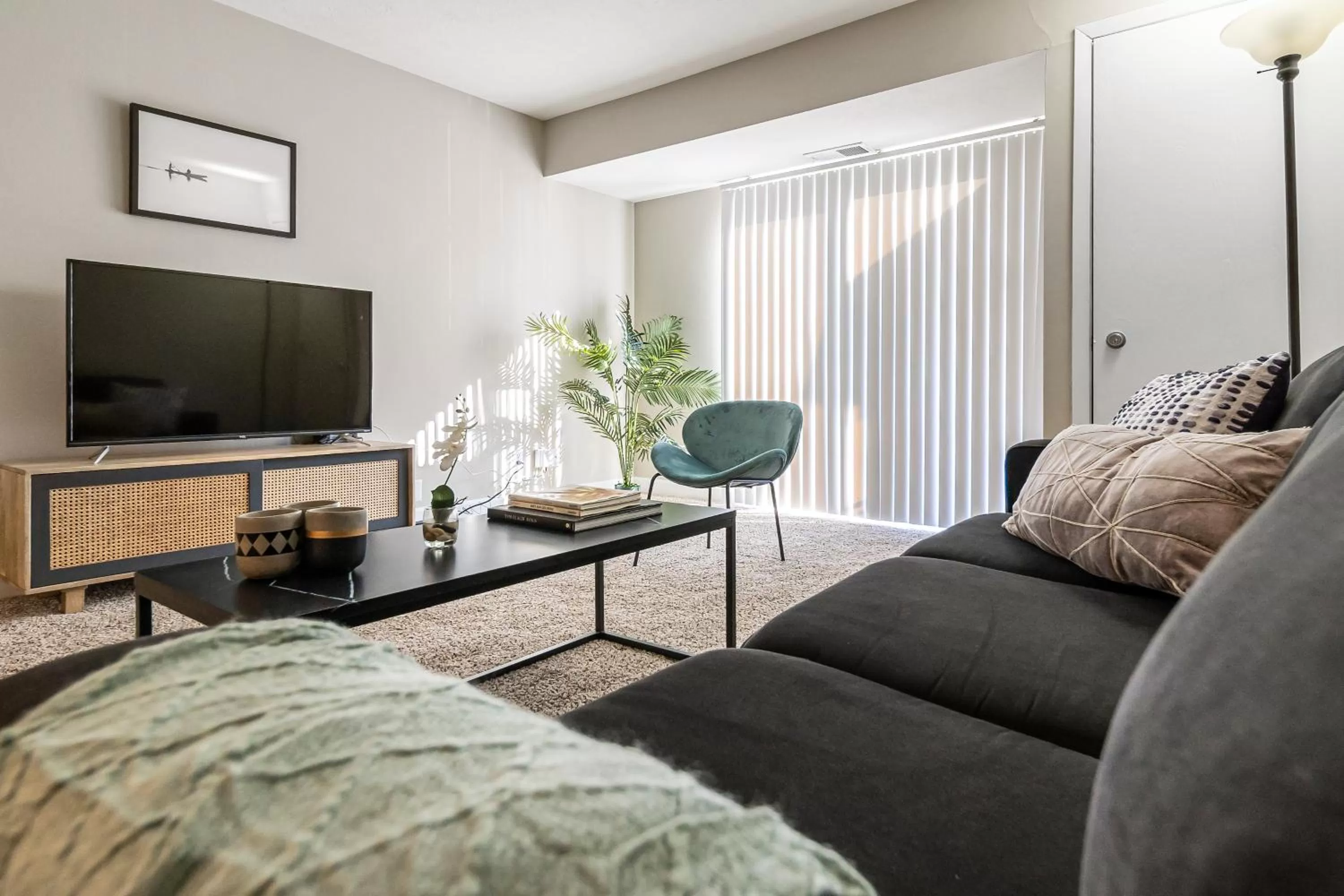 Living room, Seating Area in Kasa Downtown South Bend