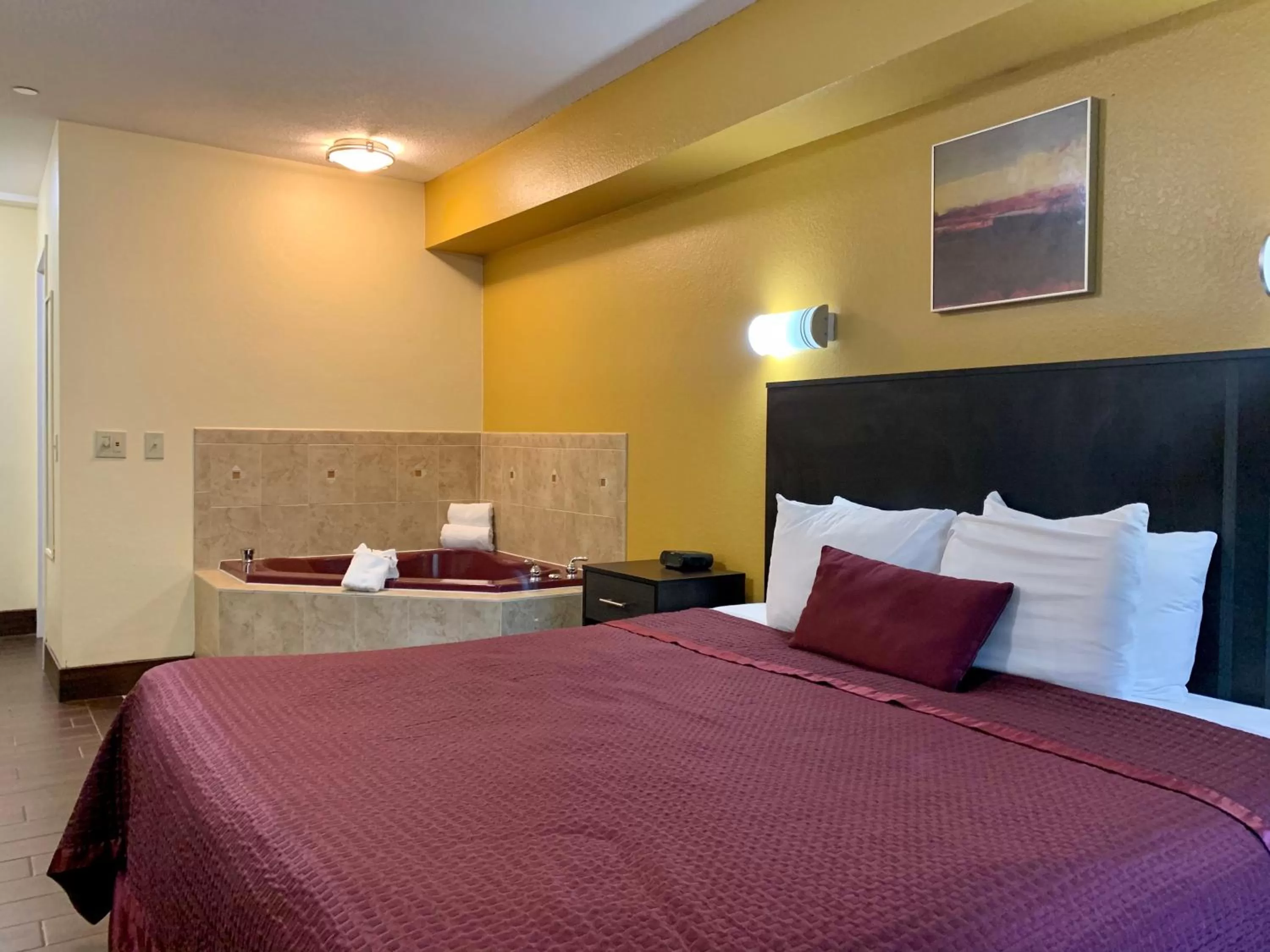 Bed in Executive Inn & Suites Upper Marlboro