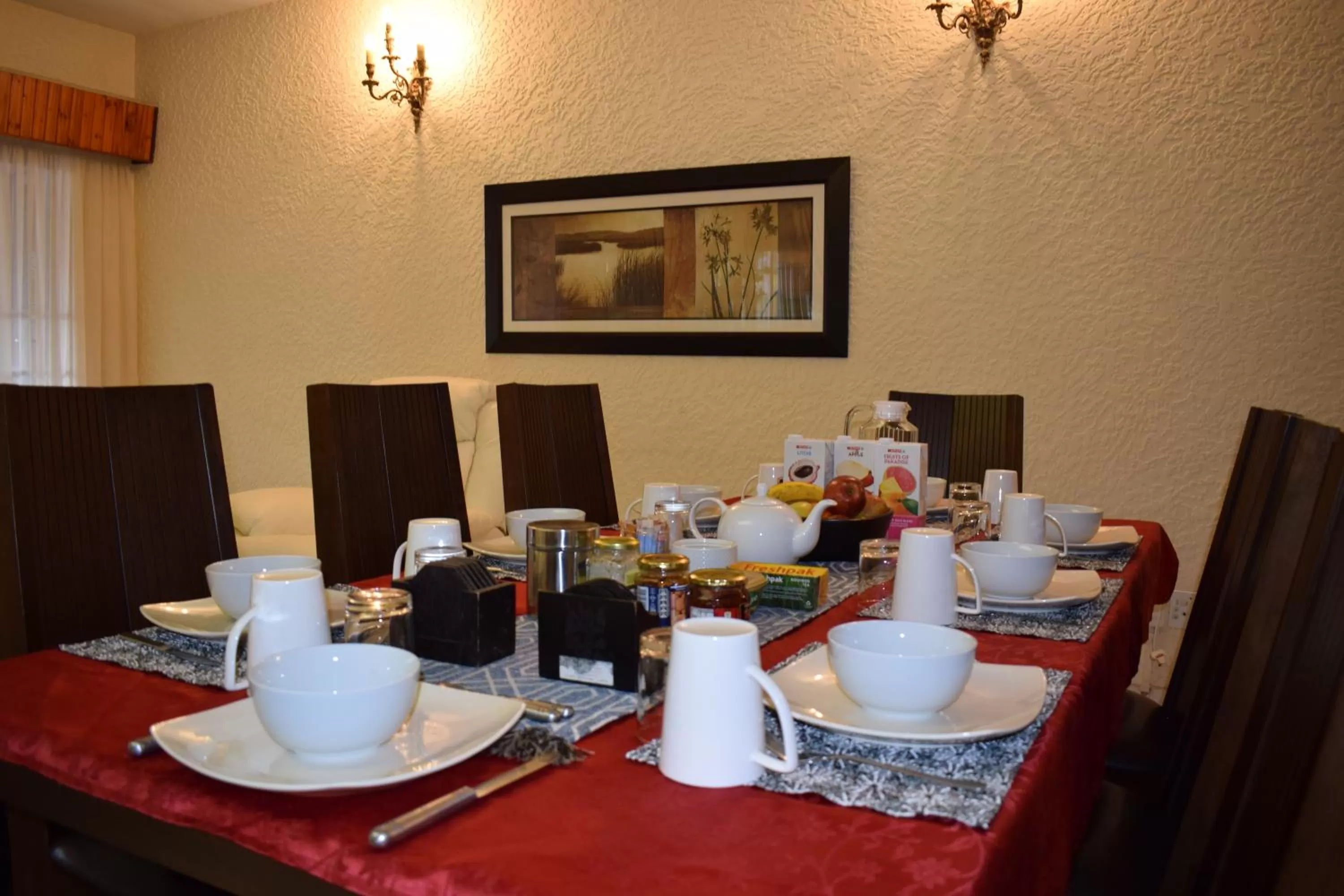 Continental breakfast, Restaurant/Places to Eat in Moye Guest House