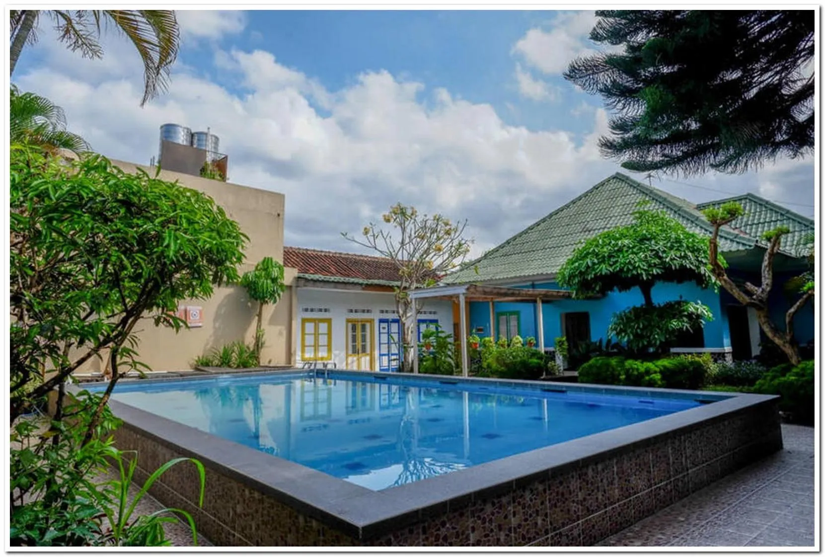 Swimming pool in RedDoorz @ Prawirotaman