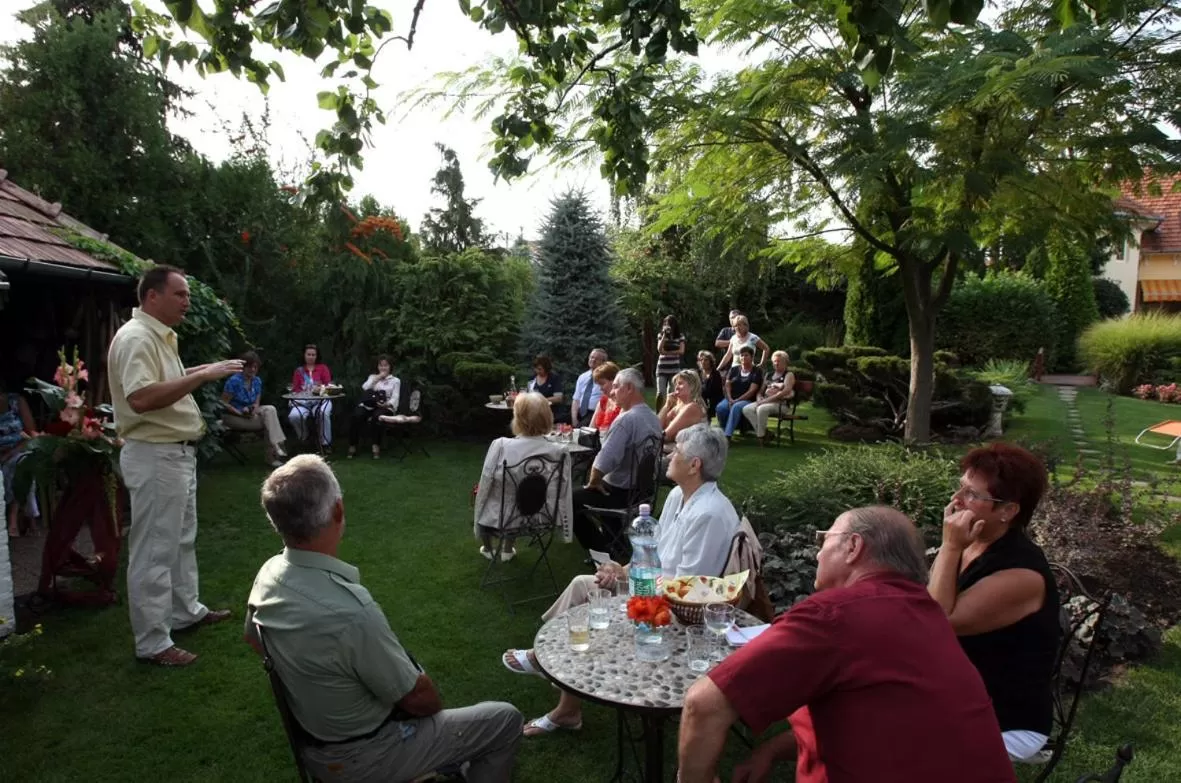 Garden, Guests in Green Park Villa