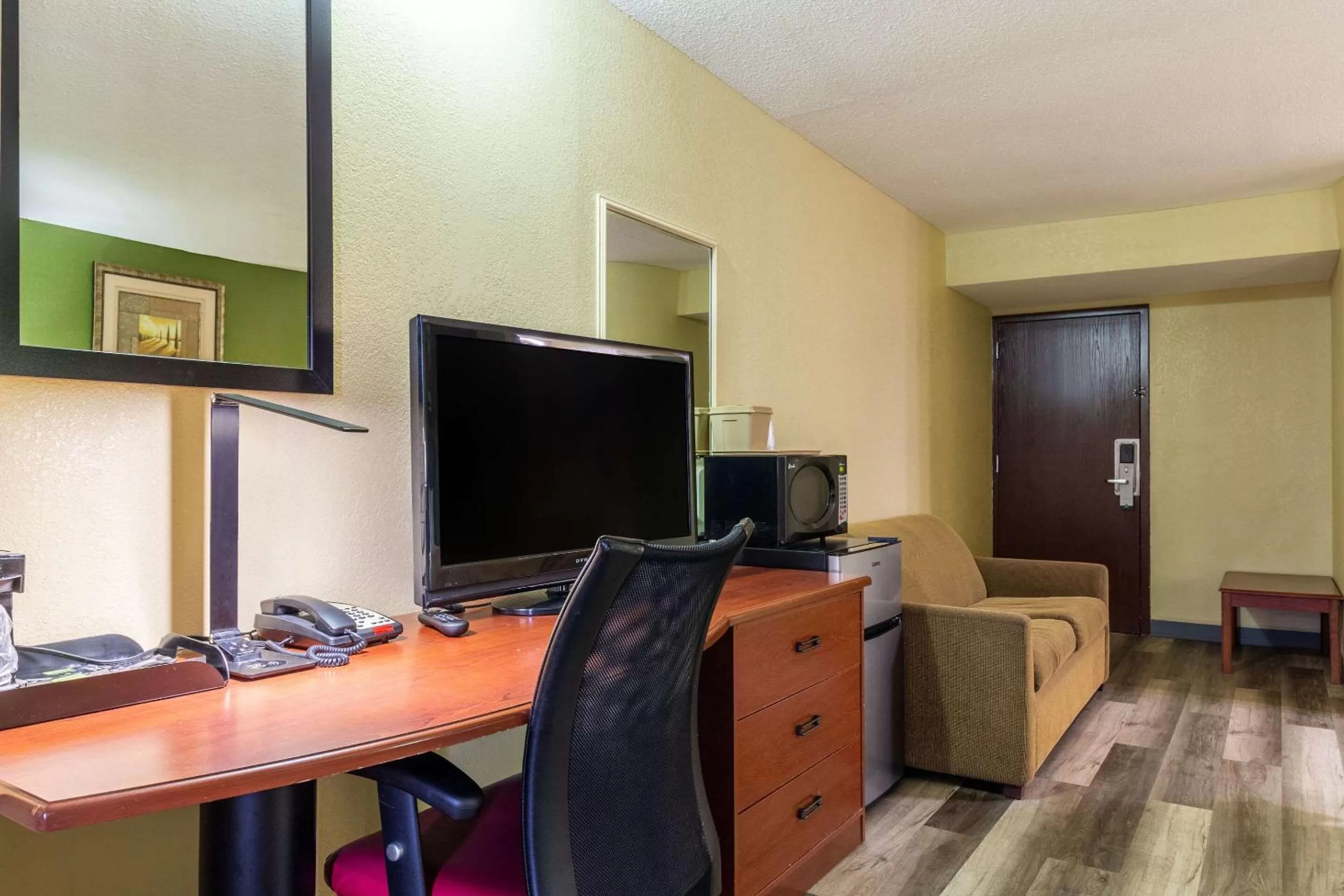 Bedroom in Quality Inn Baytown - Houston East