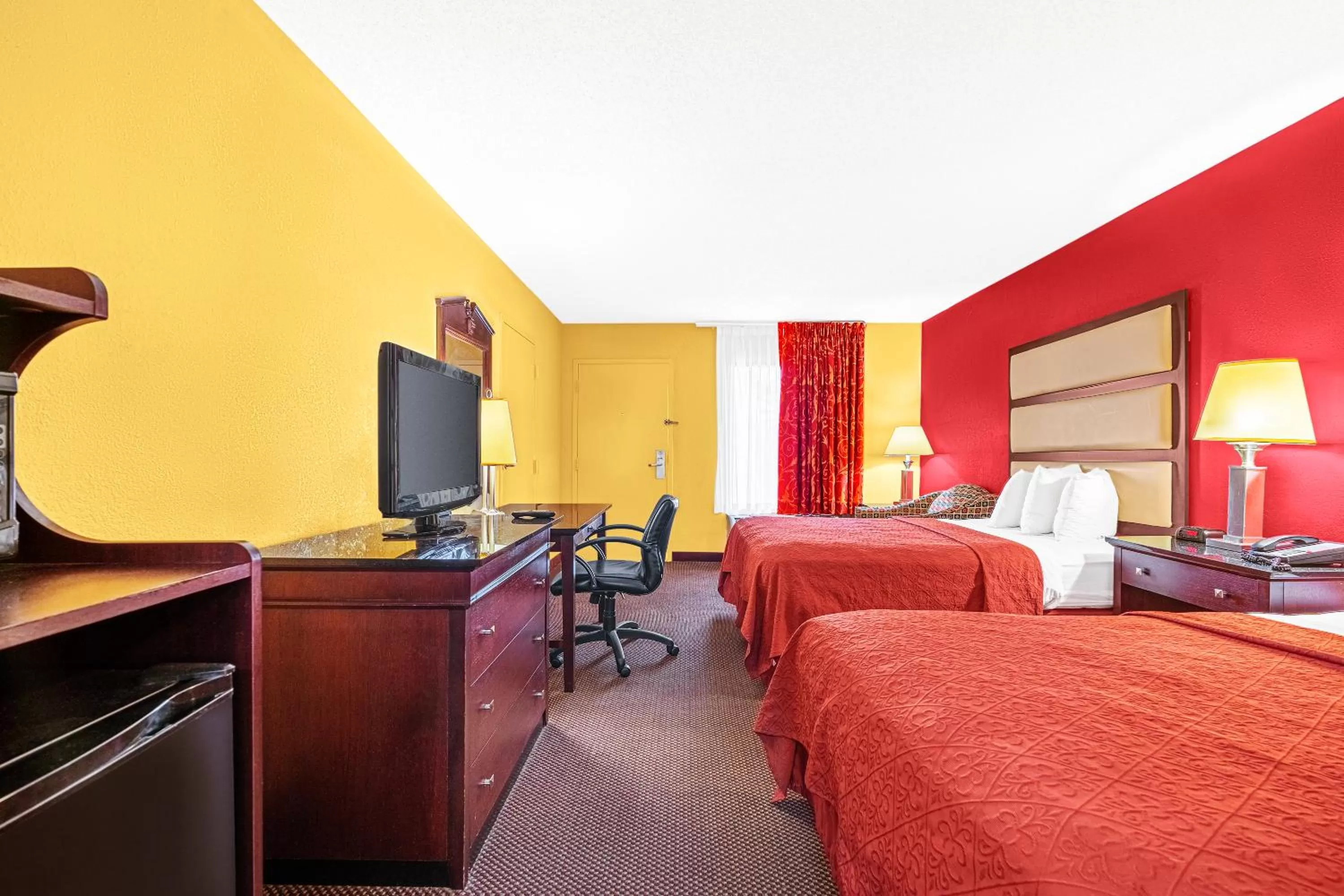 Photo of the whole room, Bed in Welcome Inn