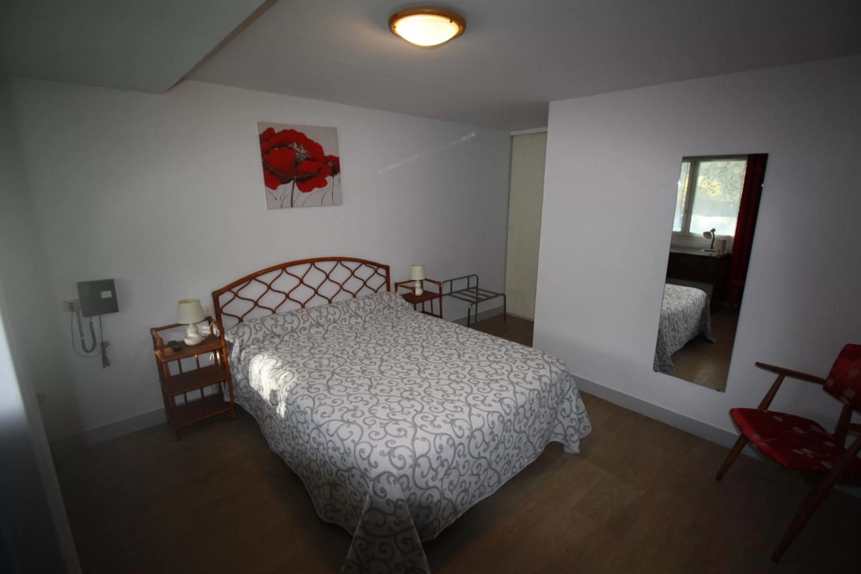 Photo of the whole room in Hotel Les Deux Sapins