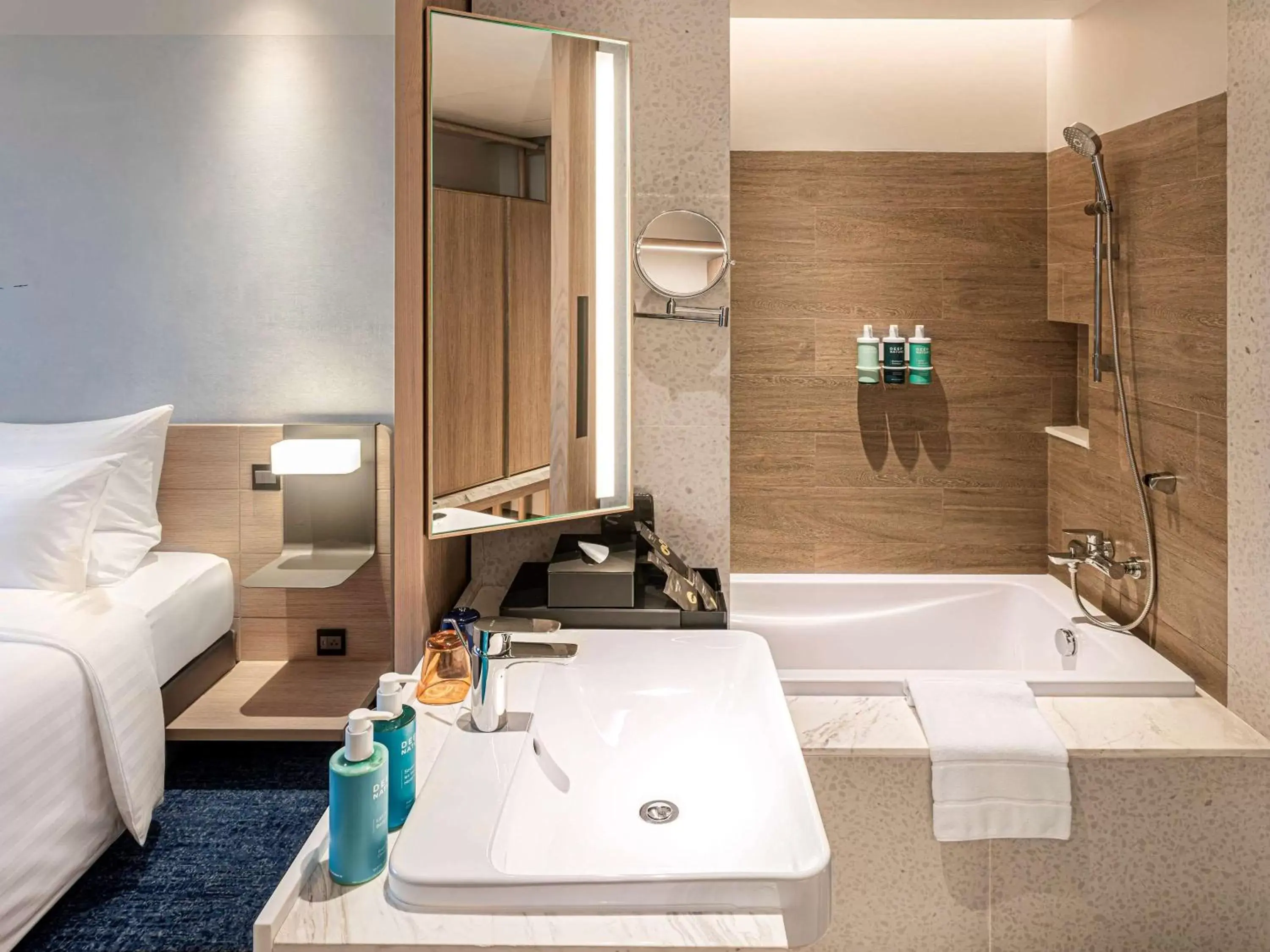 Deluxe Corner King Room with Tub in Novotel Bangkok Future Park Rangsit Deluxe Corner King Room with Tub in Novotel Bangkok Future Park Rangsit