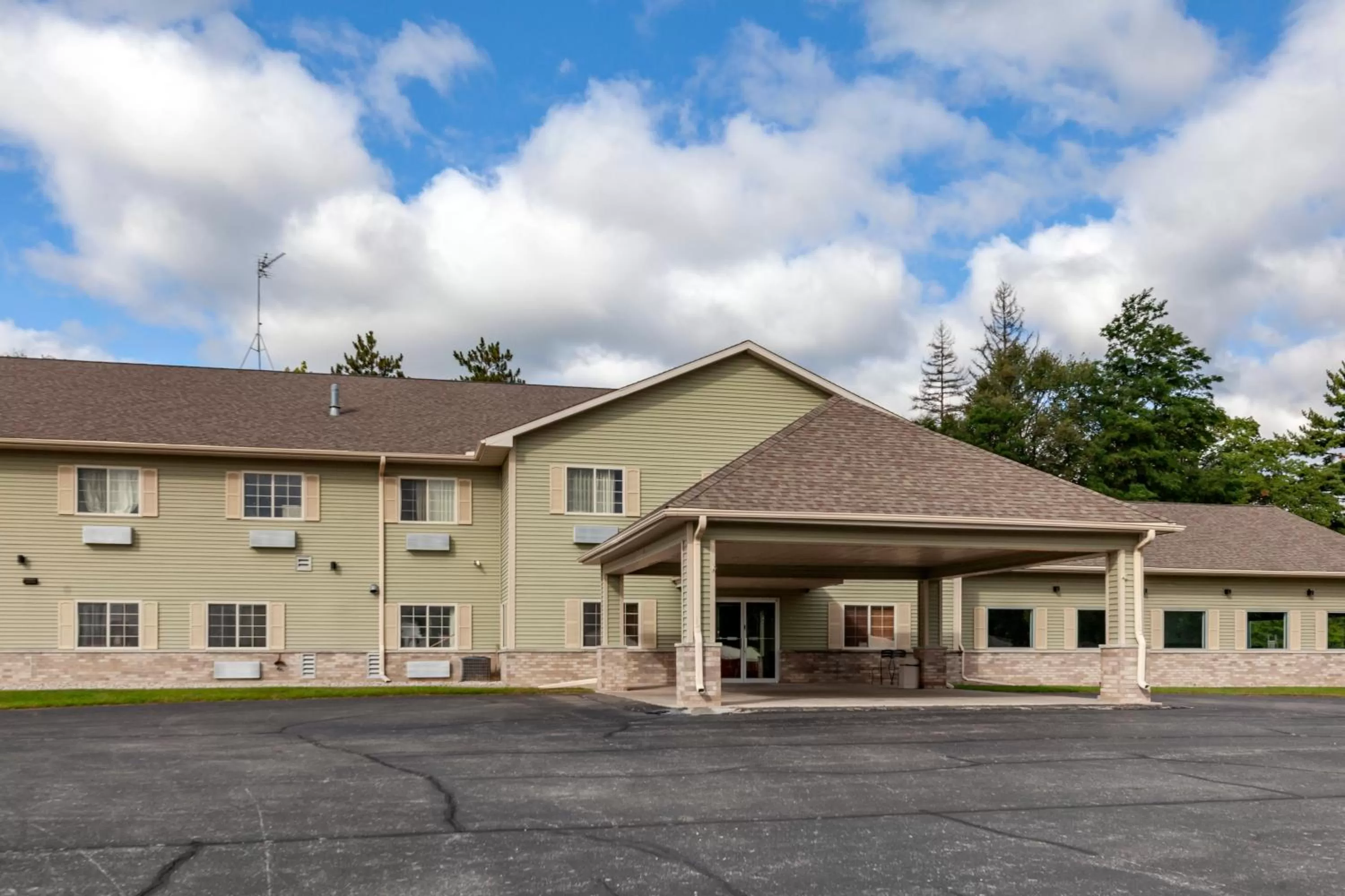 Property building in Quality Inn Redgranite