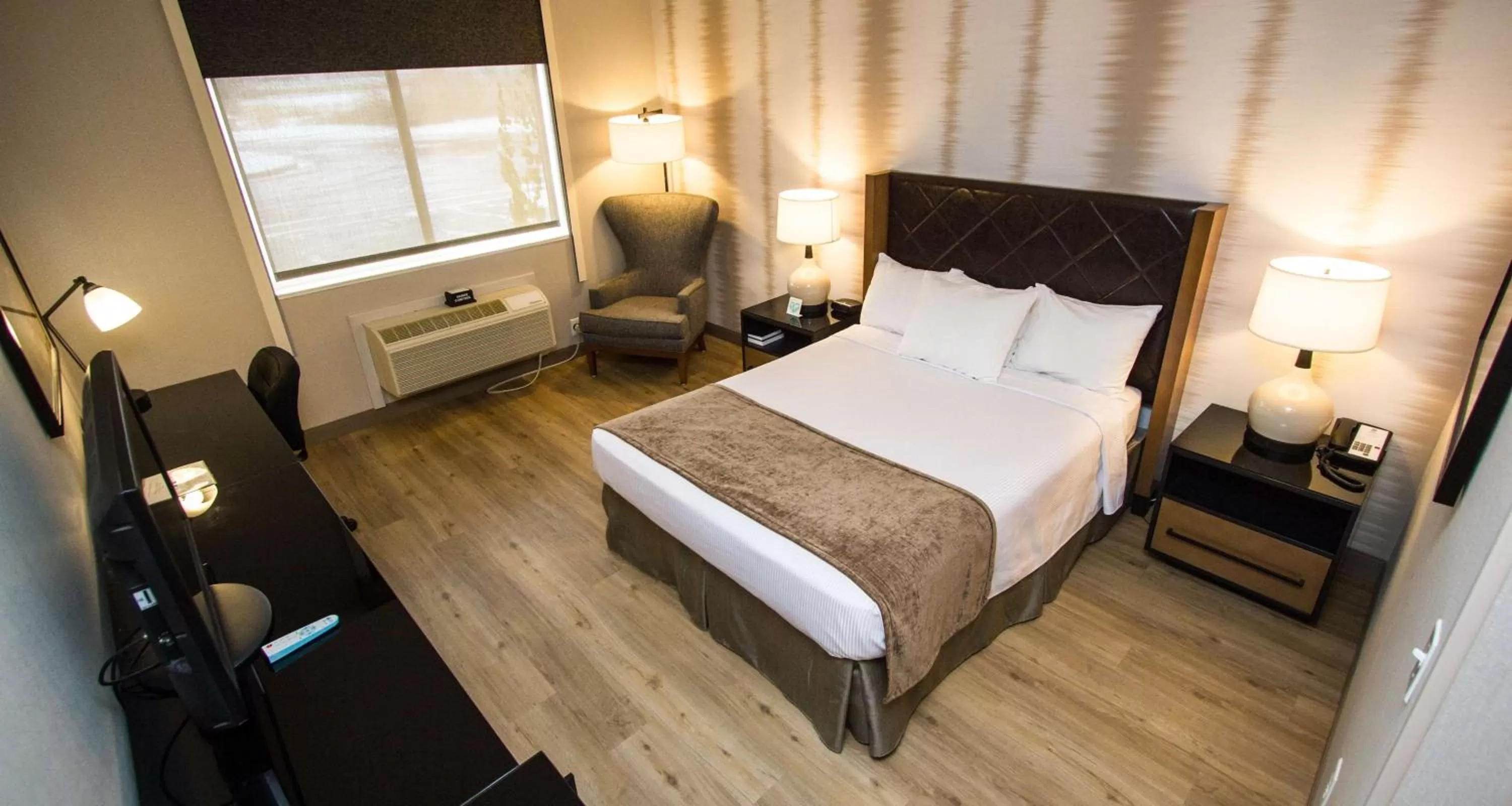 Queen Room with Roll-in Shower - Non-Smoking/Disability Access in Best Western Holiday Hills