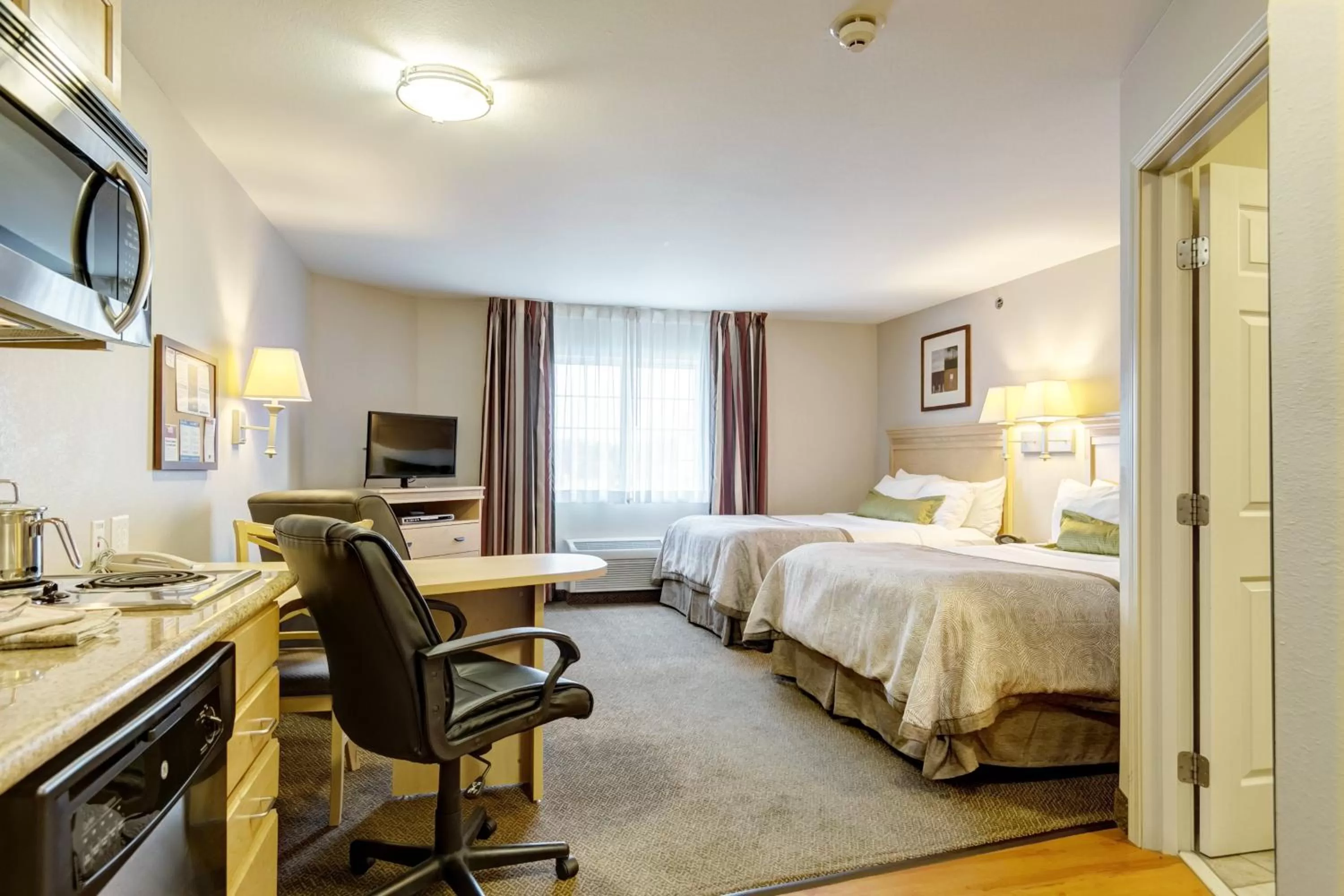 Photo of the whole room, Bed in Candlewood Suites Paducah by IHG