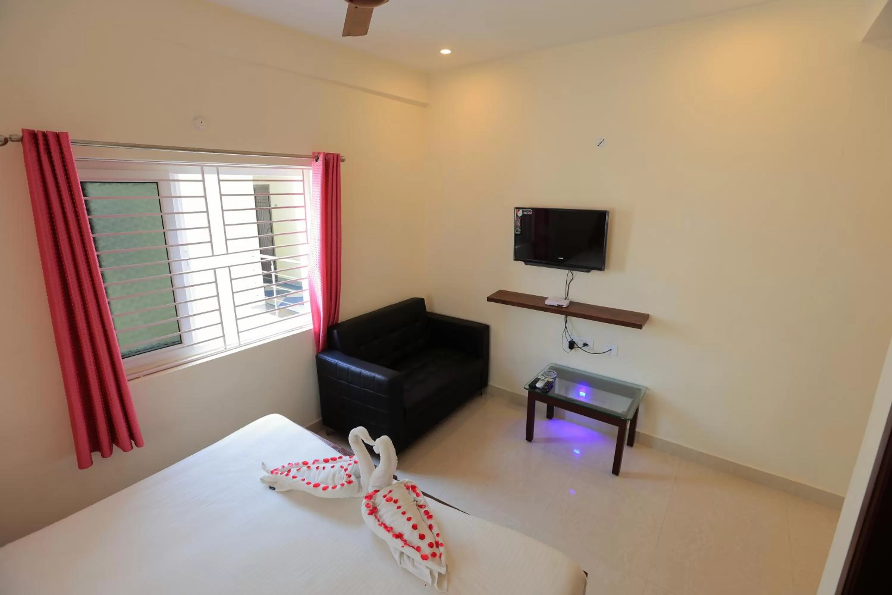 Photo of the whole room, Bed in Thiru Pavilion Retreat